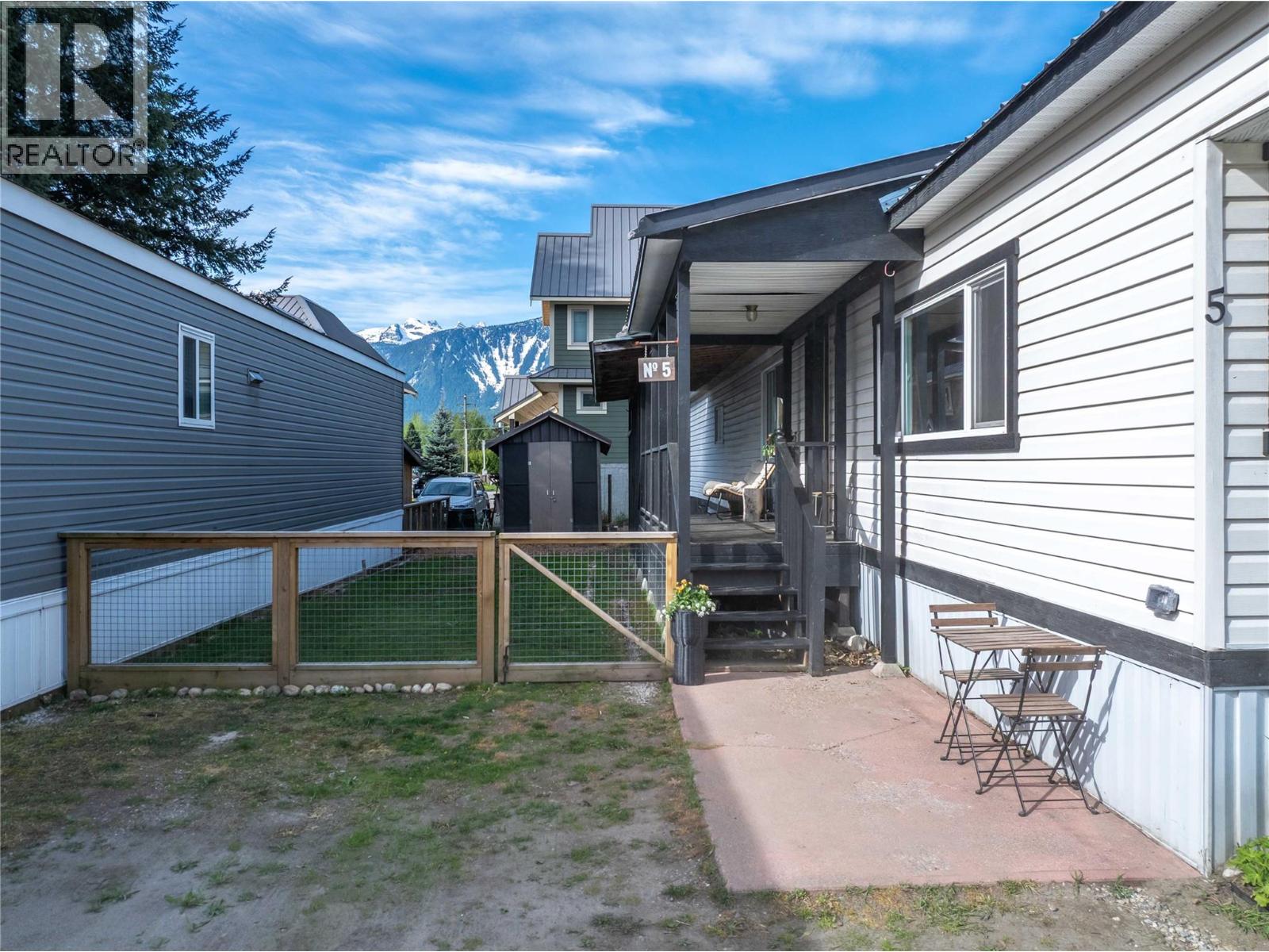 #5 606 Edward Street E - 34