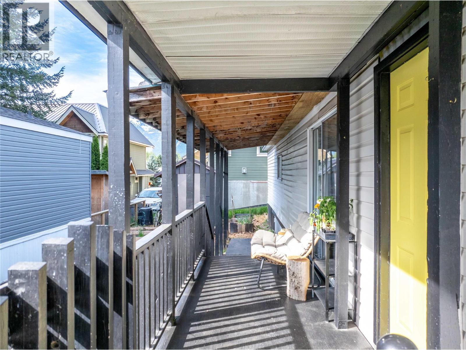 #5 606 Edward Street E - 38