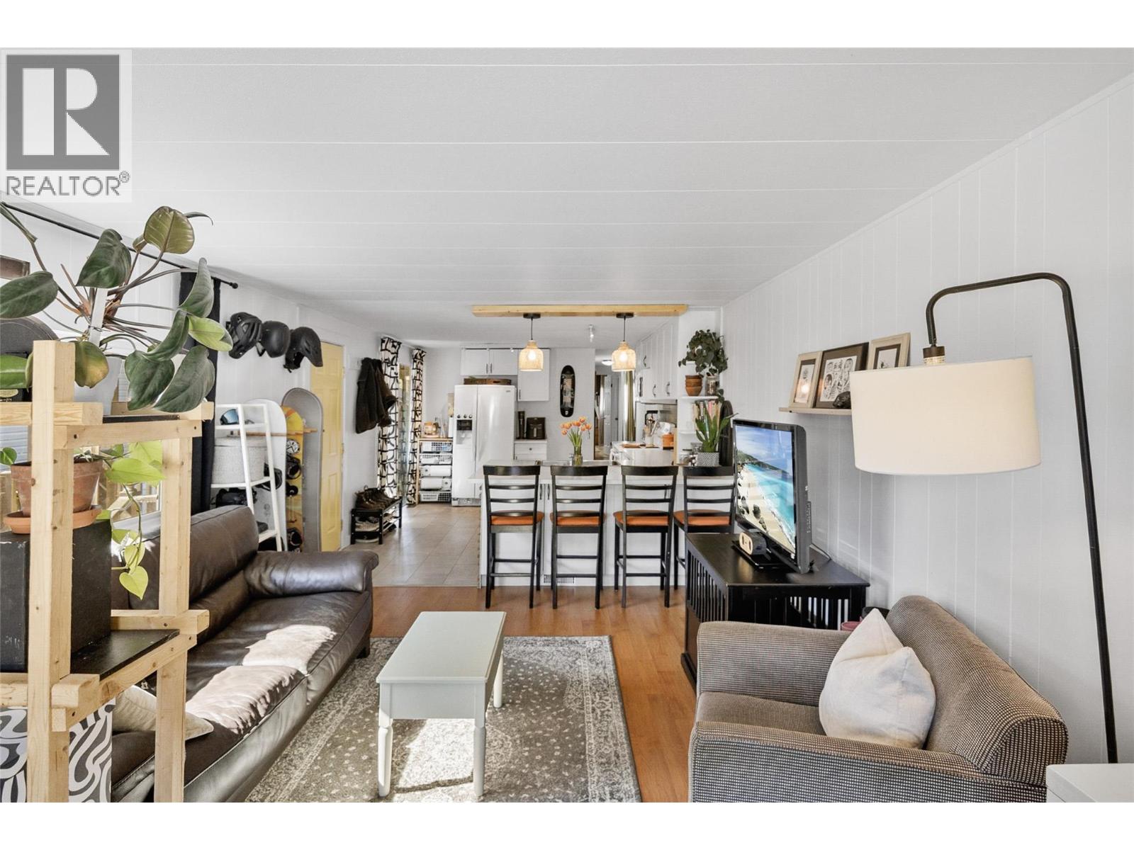 #5 606 Edward Street E - 10
