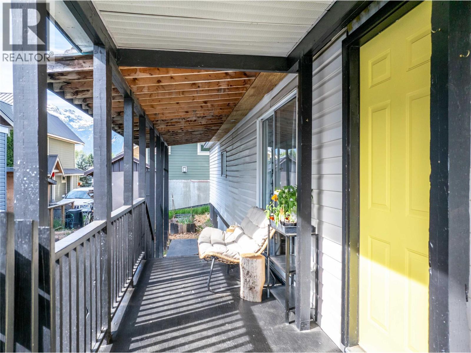 #5 606 Edward Street E - 37