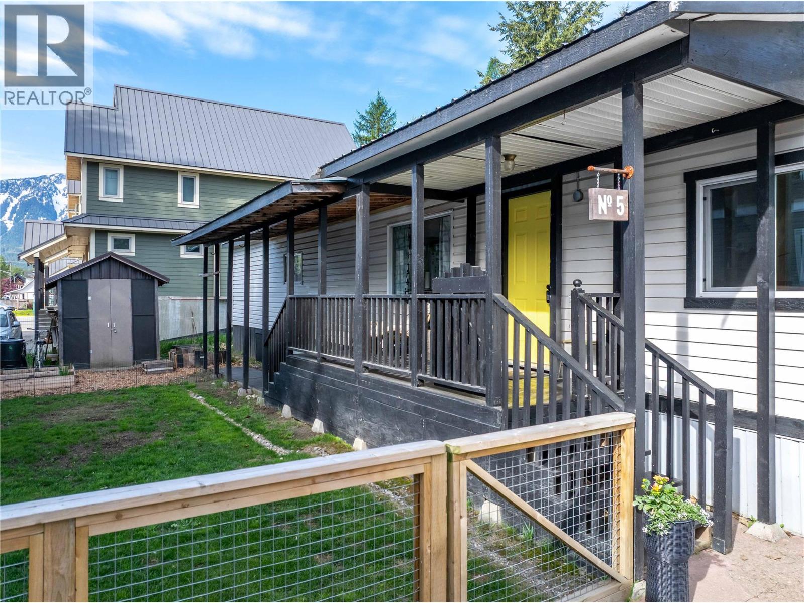 #5 606 Edward Street E - 36