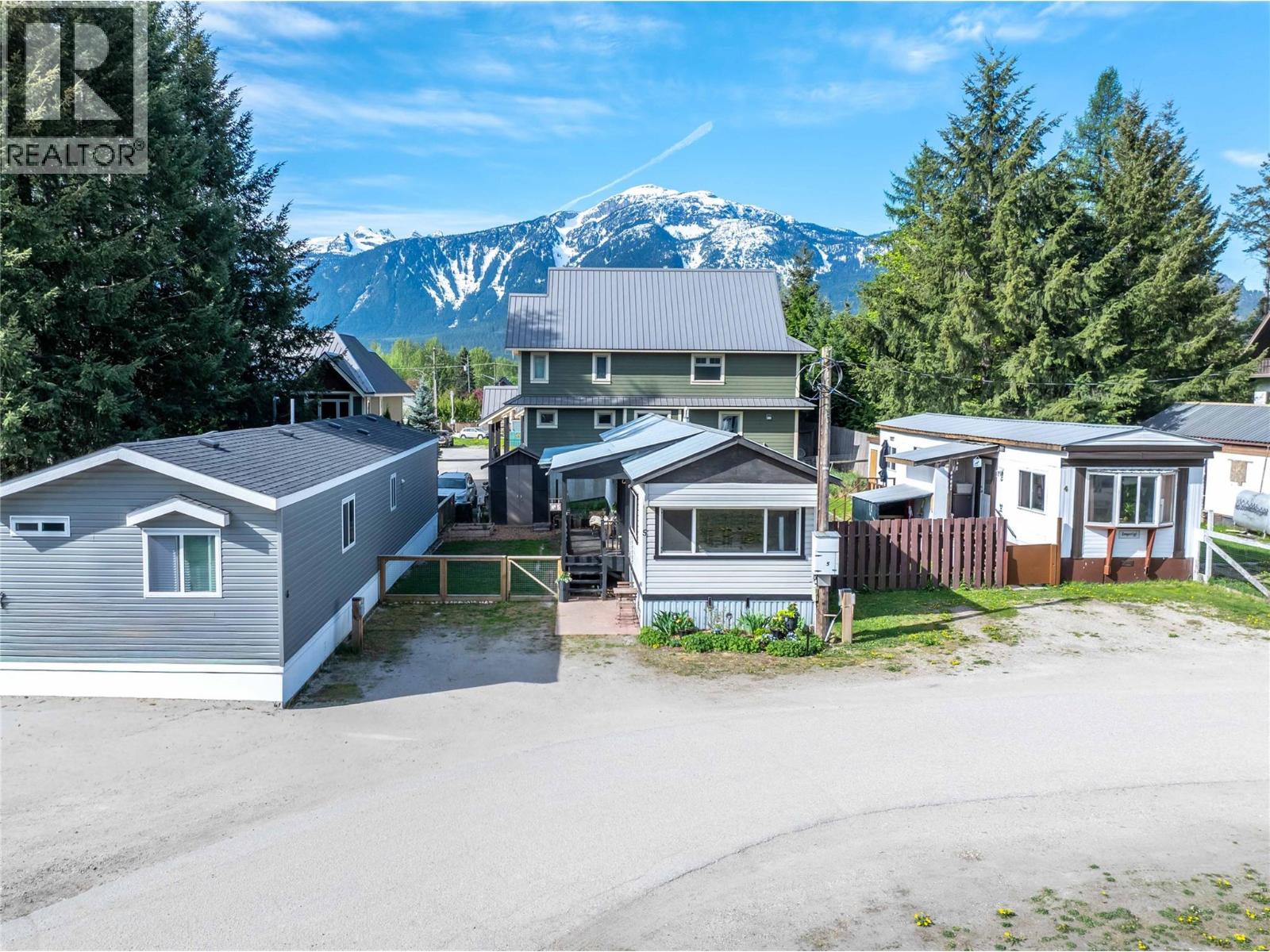 #5 606 Edward Street E - 50