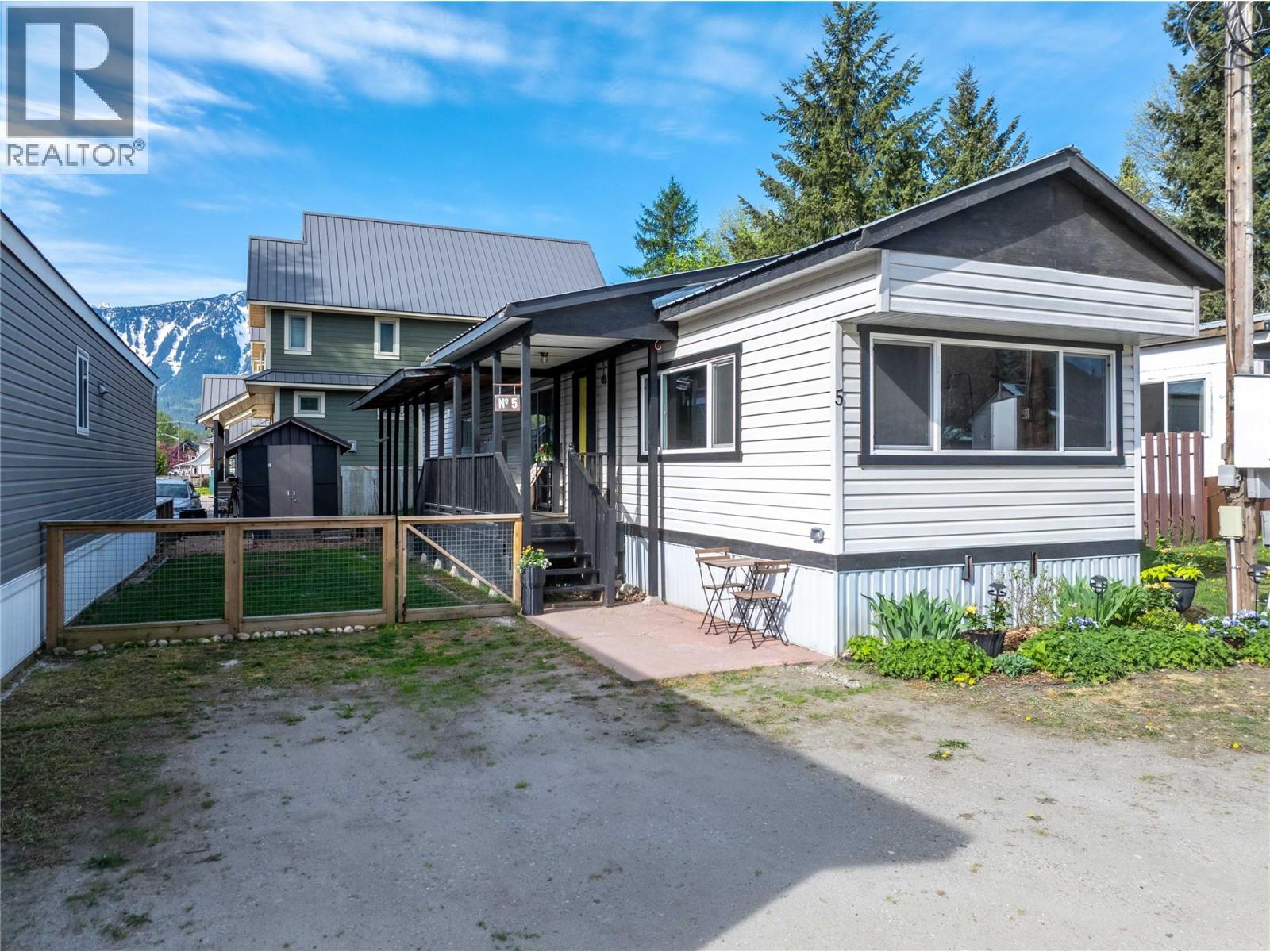 #5 606 Edward Street E - 41