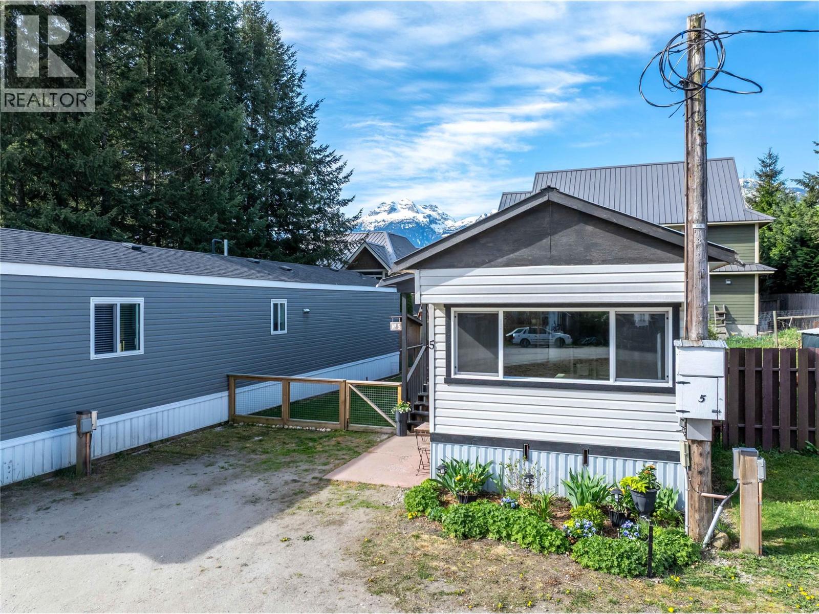 #5 606 Edward Street E - 43