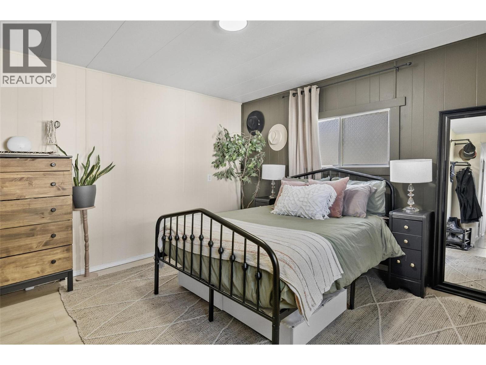 #5 606 Edward Street E - 20