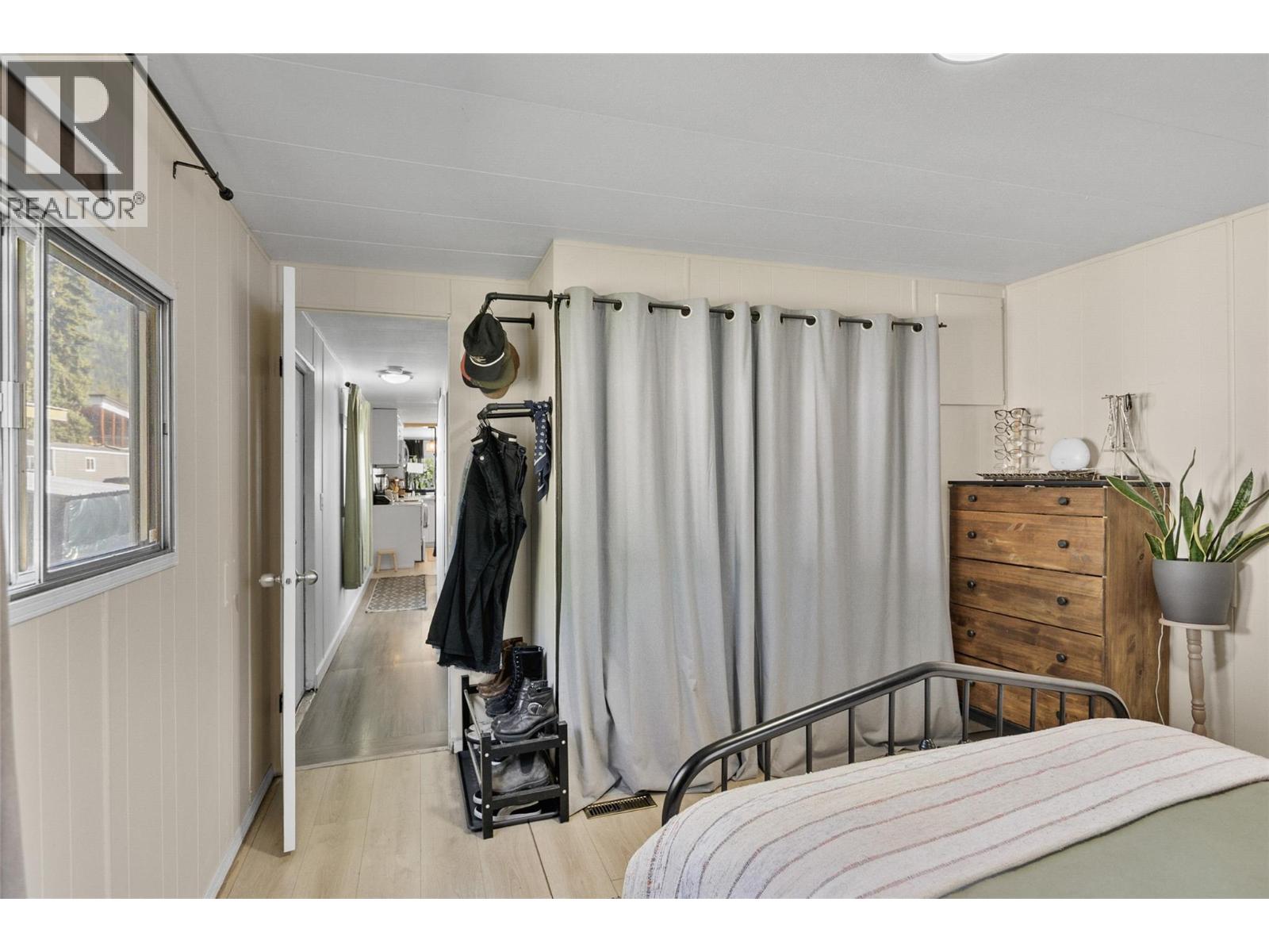 #5 606 Edward Street E - 23