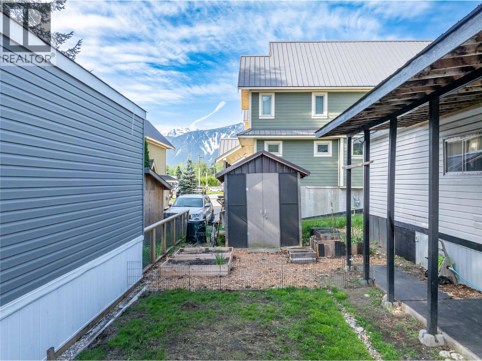 #5 606 Edward Street E - 67