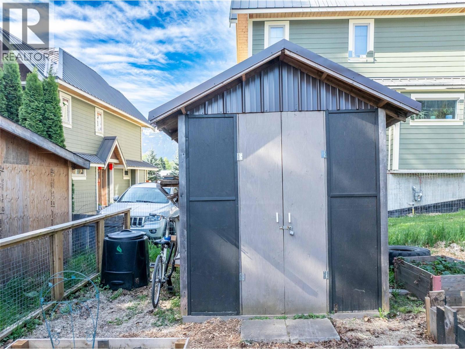 #5 606 Edward Street E - 68