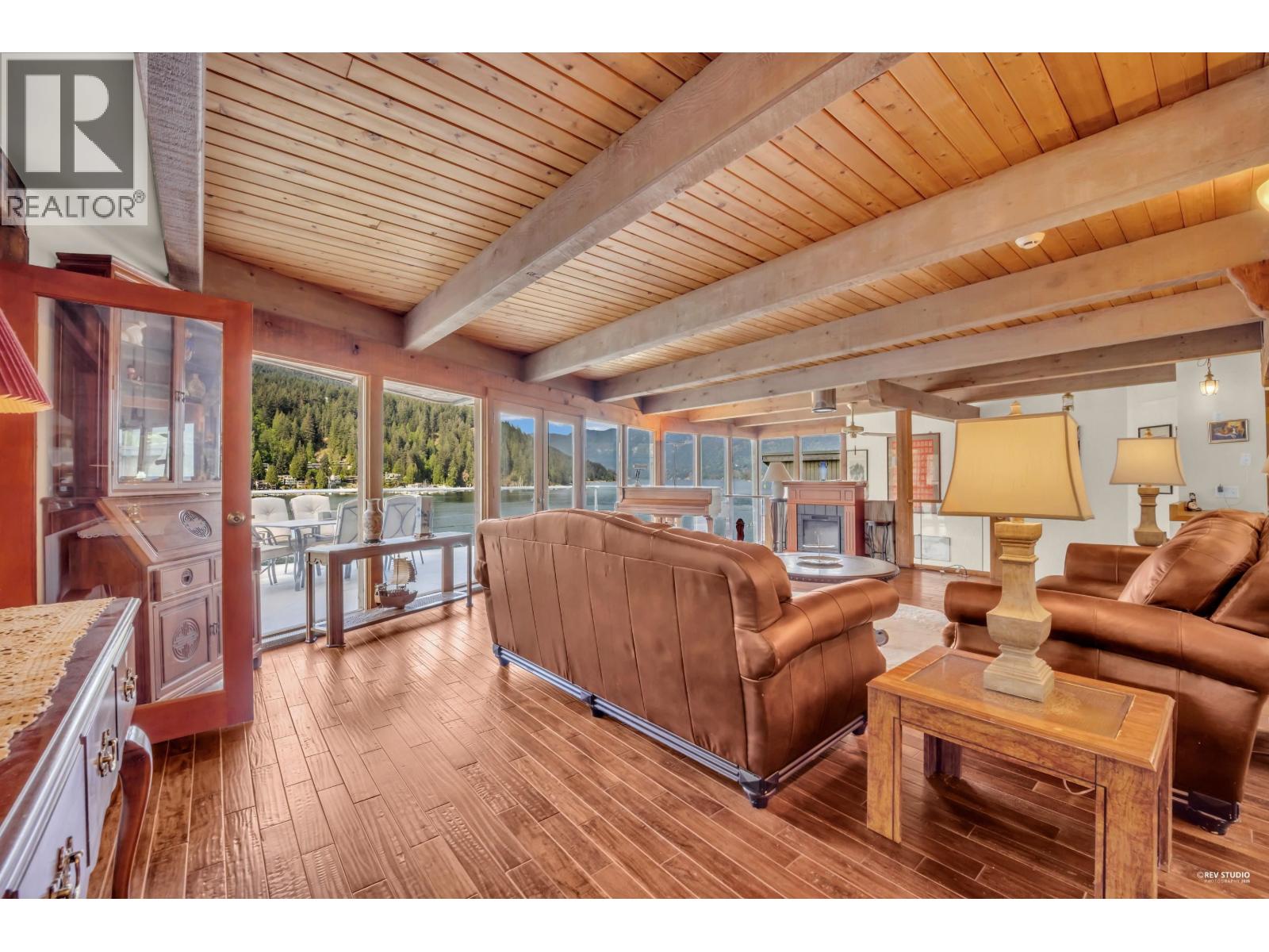 2136 LOCKEHAVEN ROAD, North Vancouver