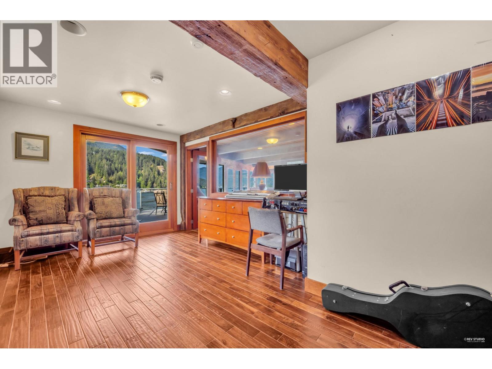 2136 LOCKEHAVEN ROAD, North Vancouver