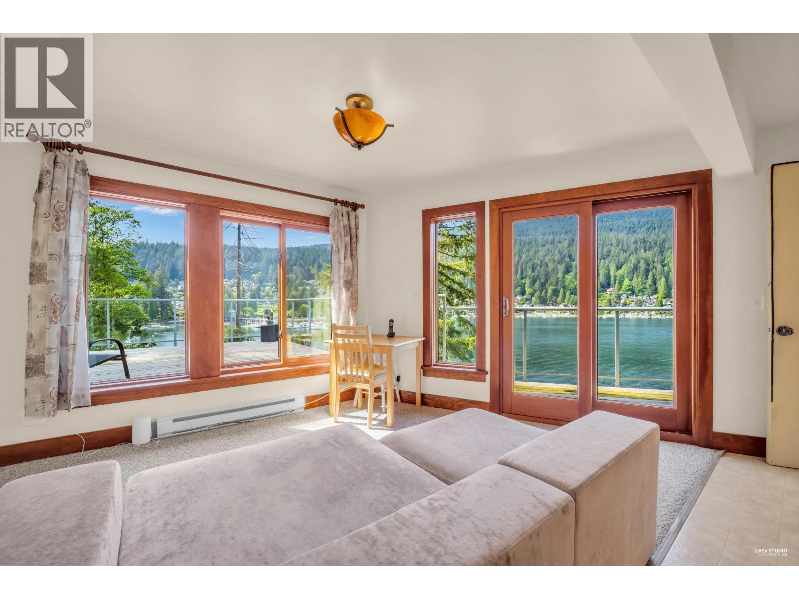 2136 LOCKEHAVEN ROAD, North Vancouver