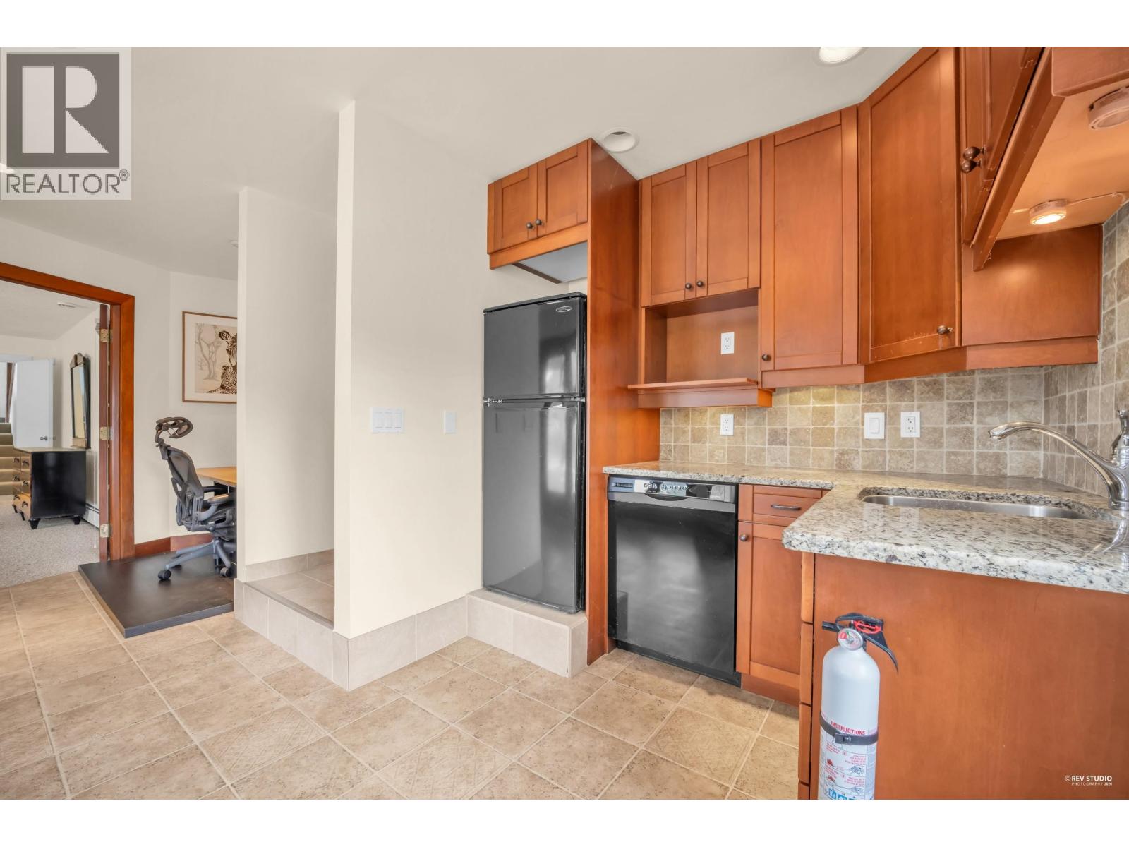 2136 LOCKEHAVEN ROAD, North Vancouver