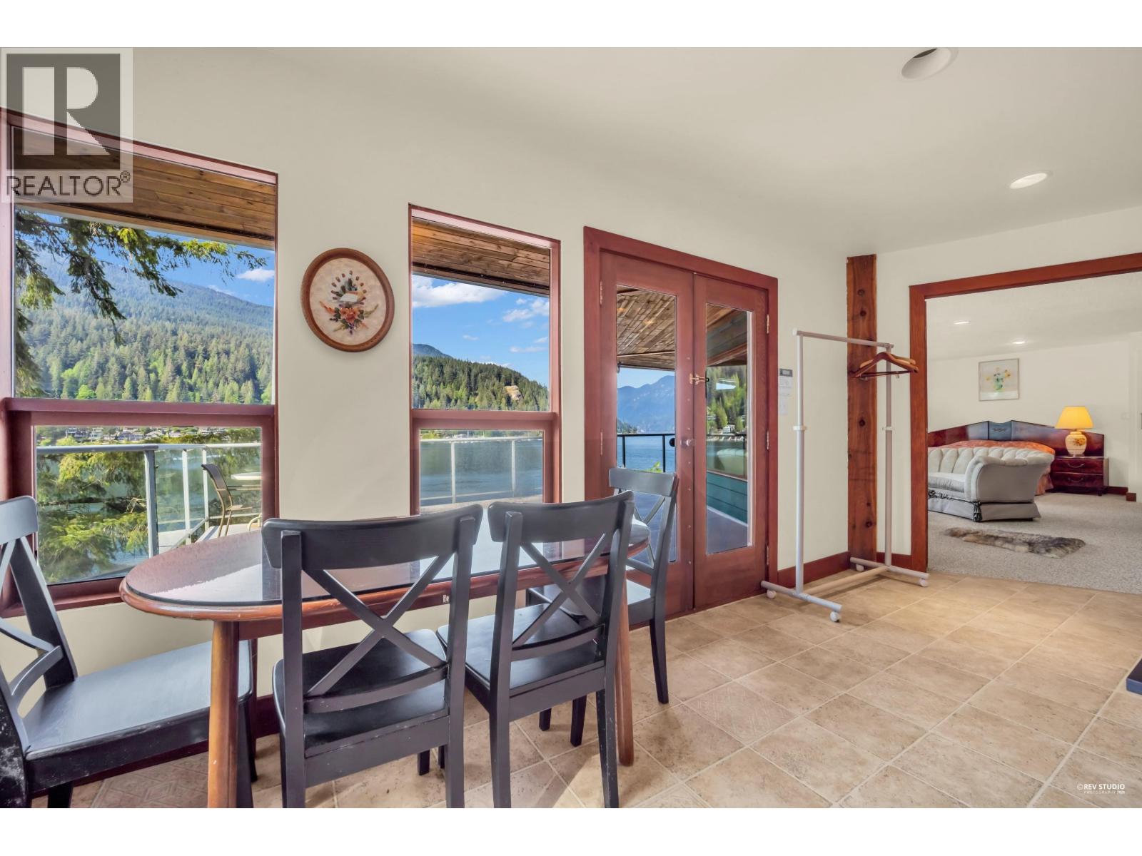 2136 LOCKEHAVEN ROAD, North Vancouver