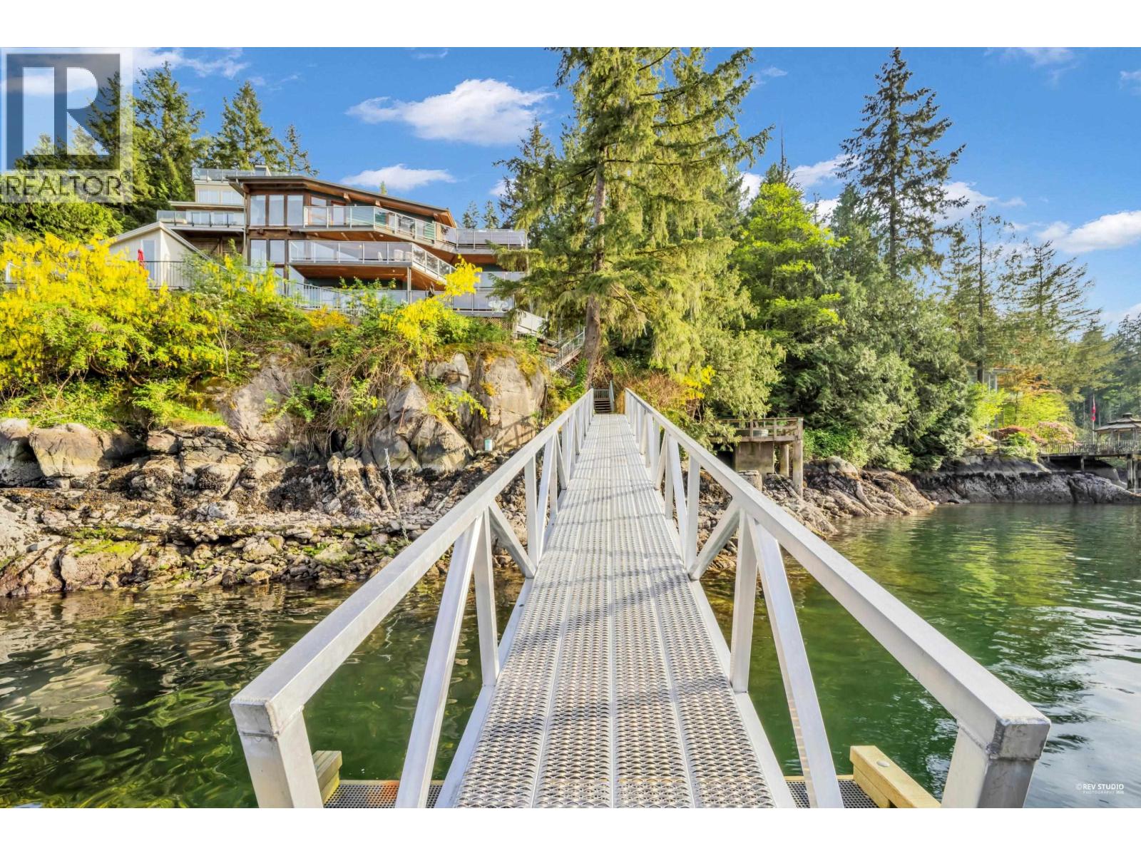 2136 LOCKEHAVEN ROAD, North Vancouver