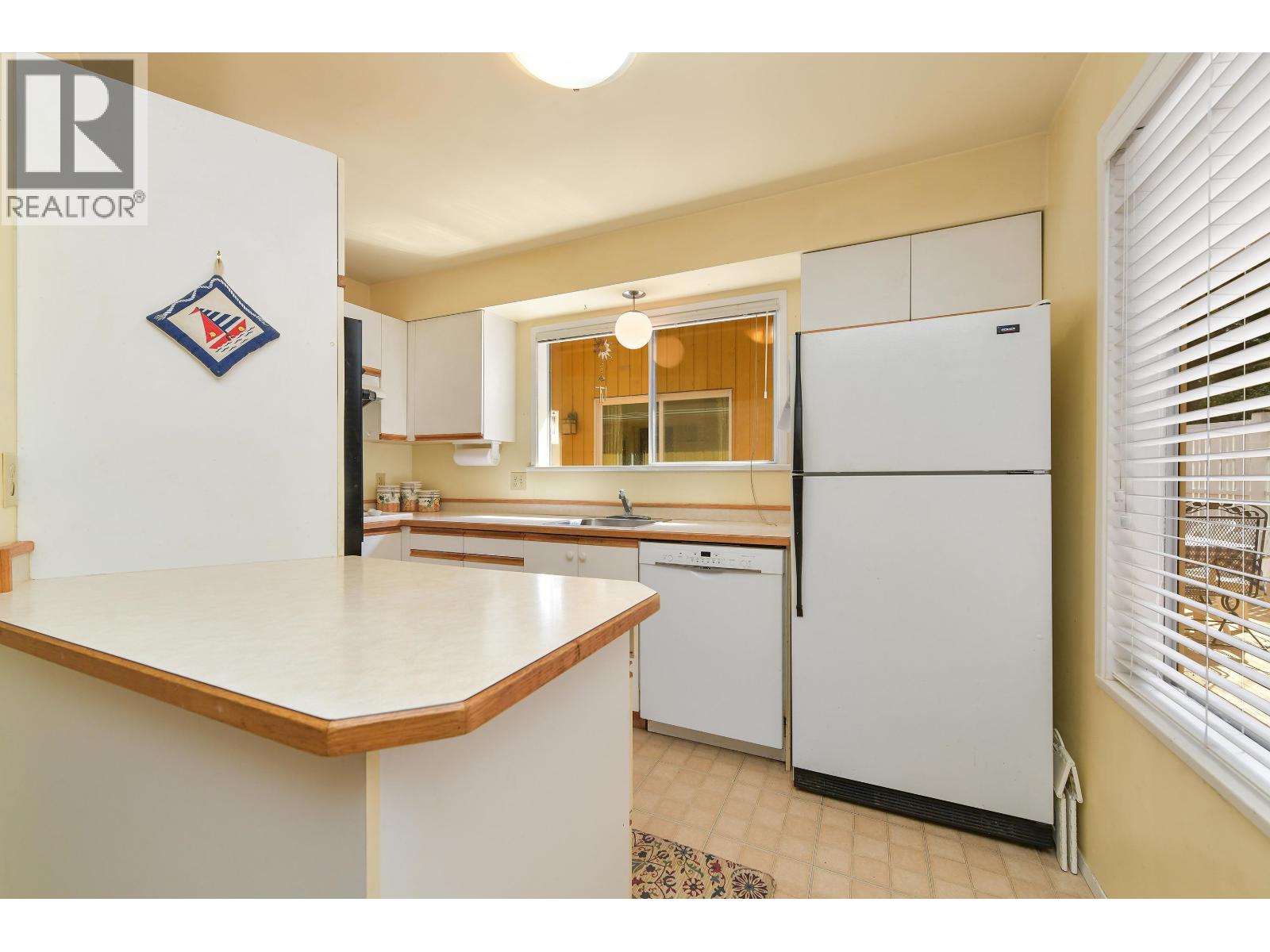 552 CLUB CRESCENT, Mayne Island