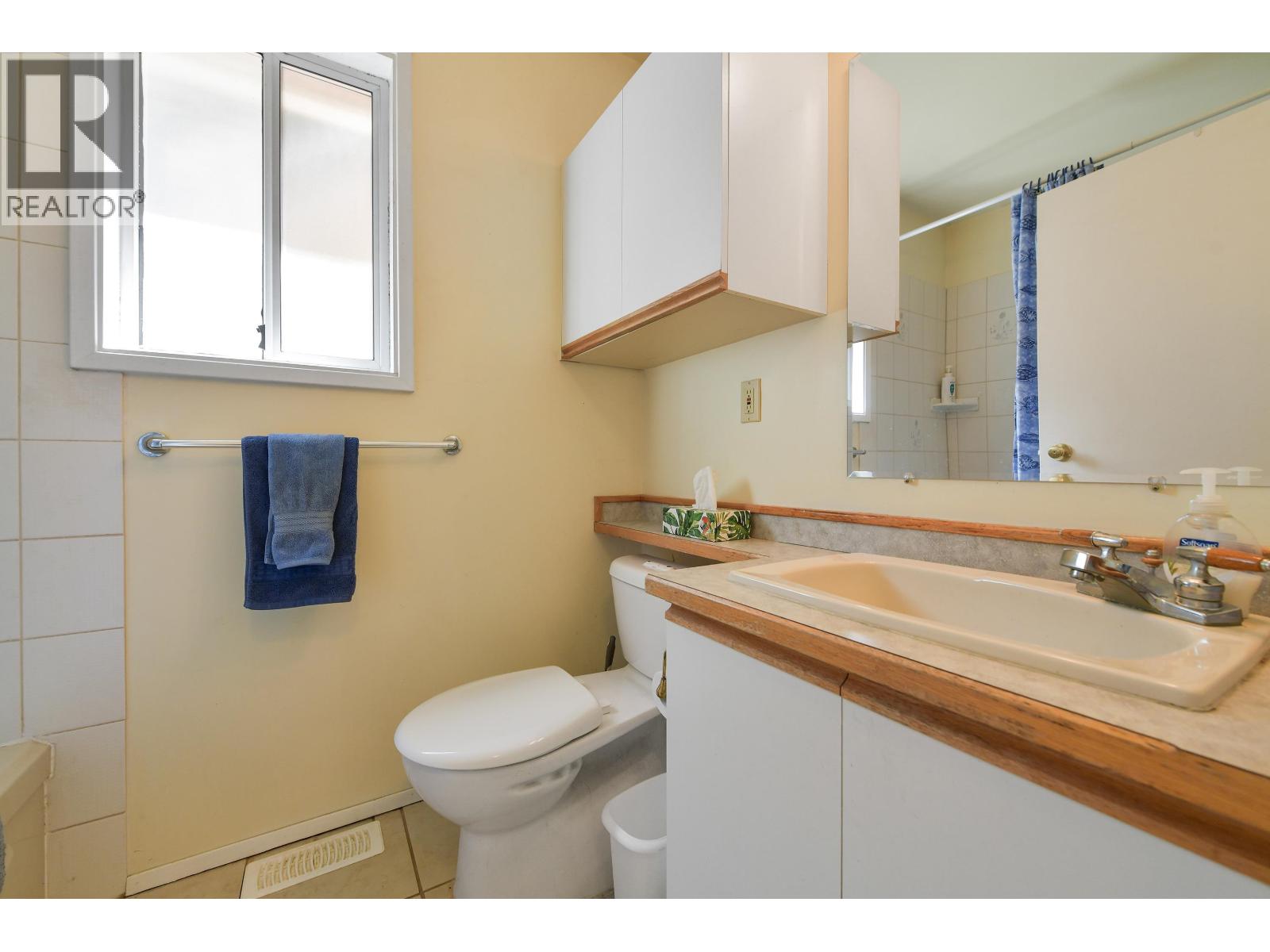 552 CLUB CRESCENT, Mayne Island