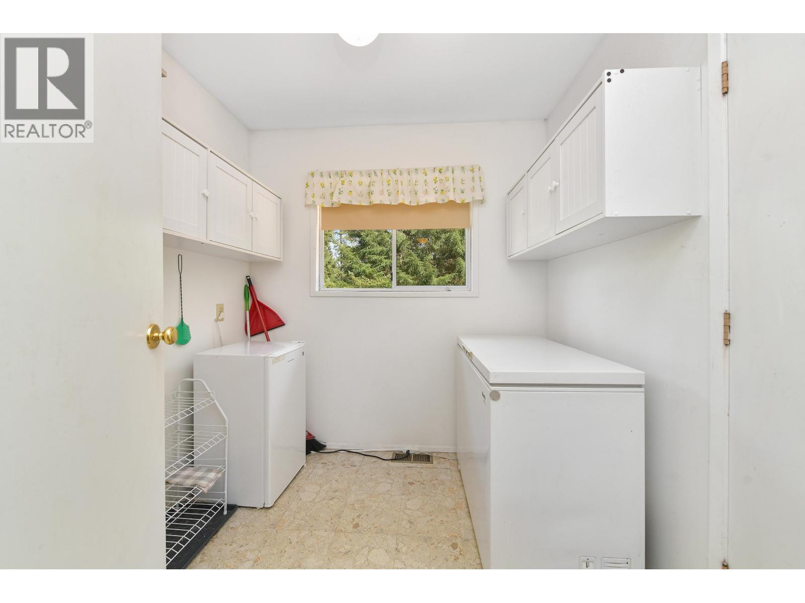 552 CLUB CRESCENT, Mayne Island