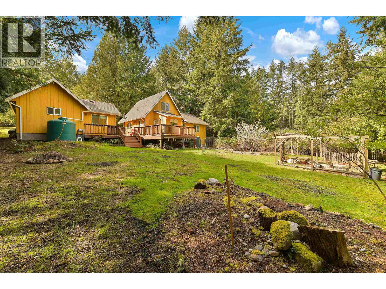 552 CLUB CRESCENT, Mayne Island