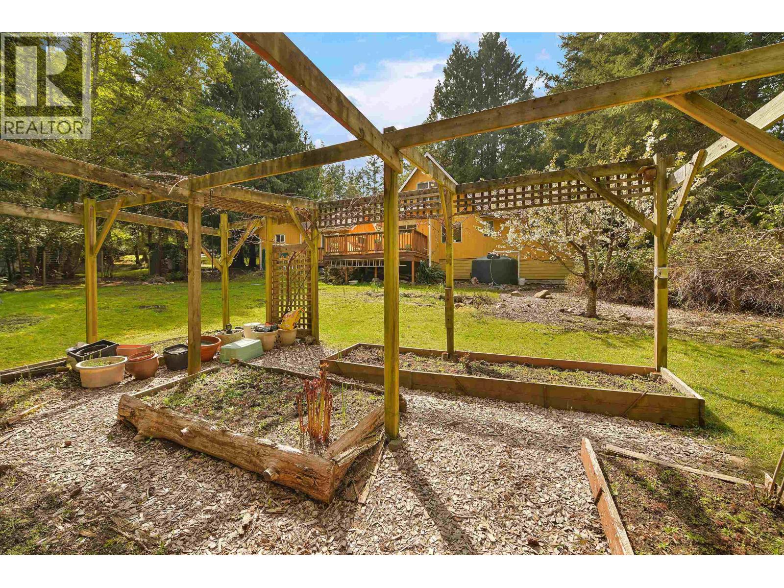 552 CLUB CRESCENT, Mayne Island