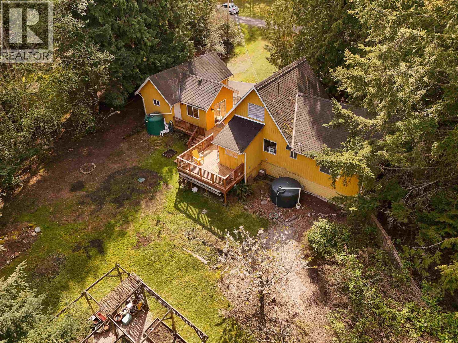 552 CLUB CRESCENT, Mayne Island