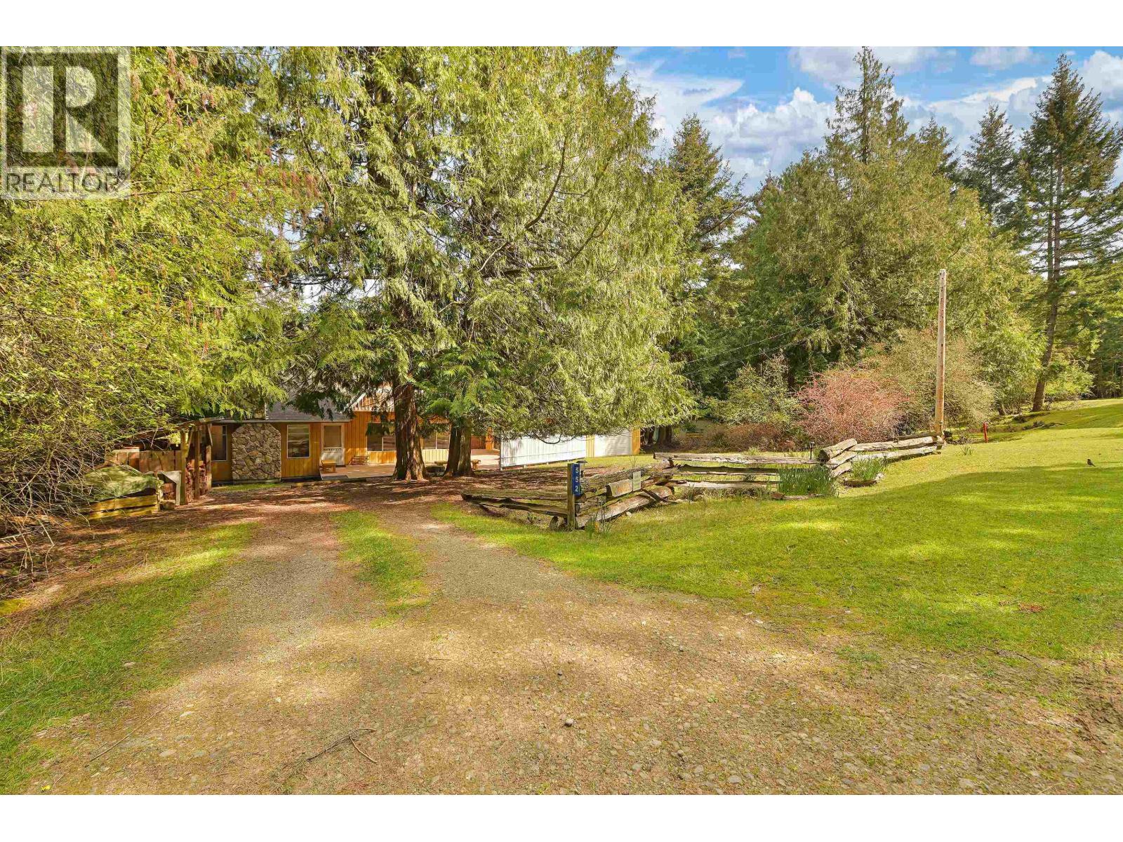 552 CLUB CRESCENT, Mayne Island