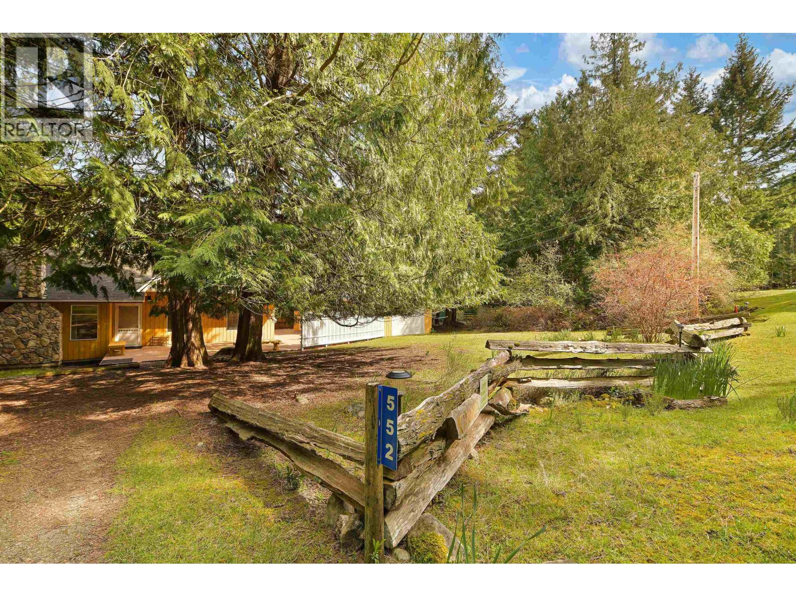 552 CLUB CRESCENT, Mayne Island