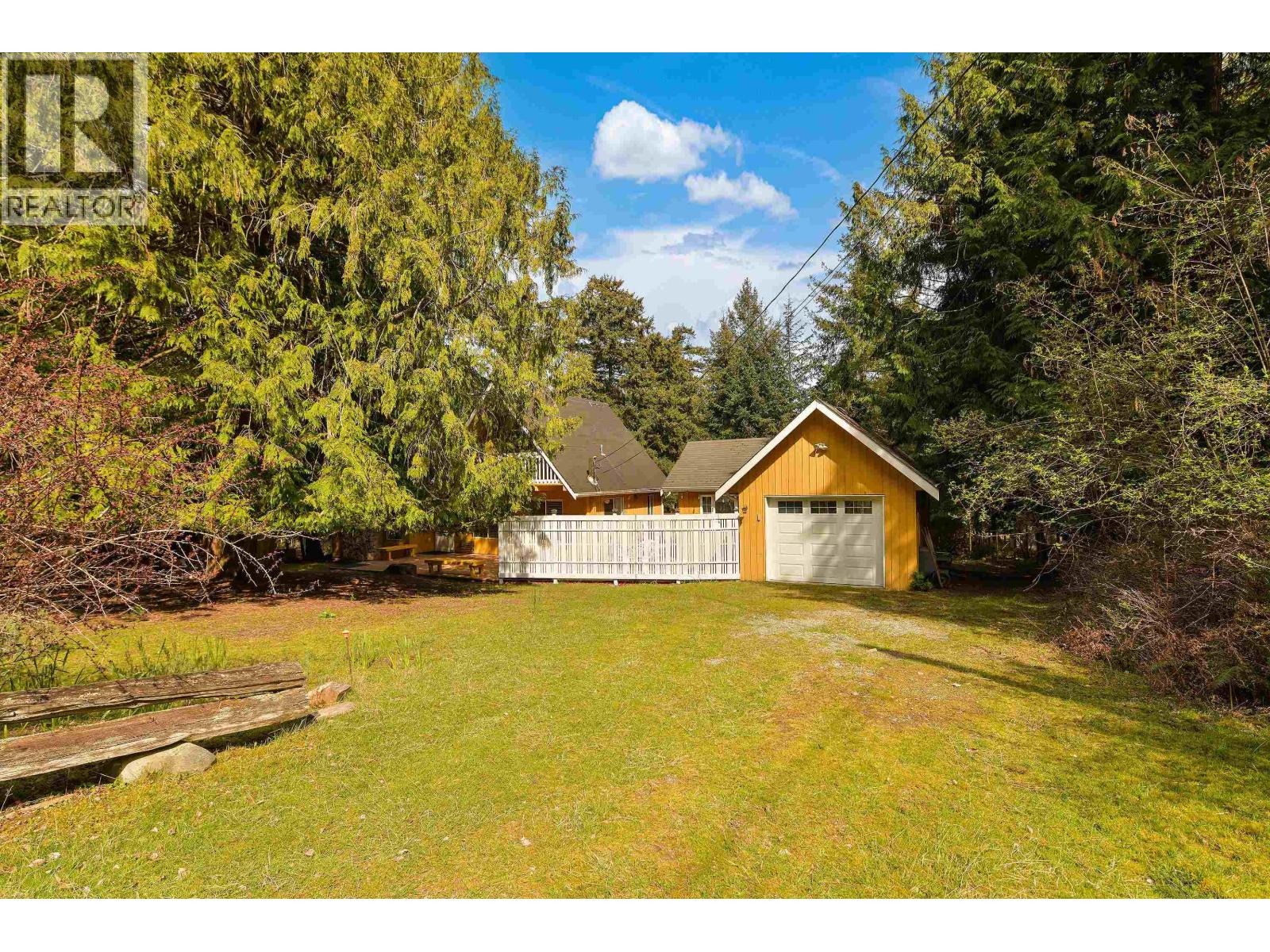 552 CLUB CRESCENT, Mayne Island