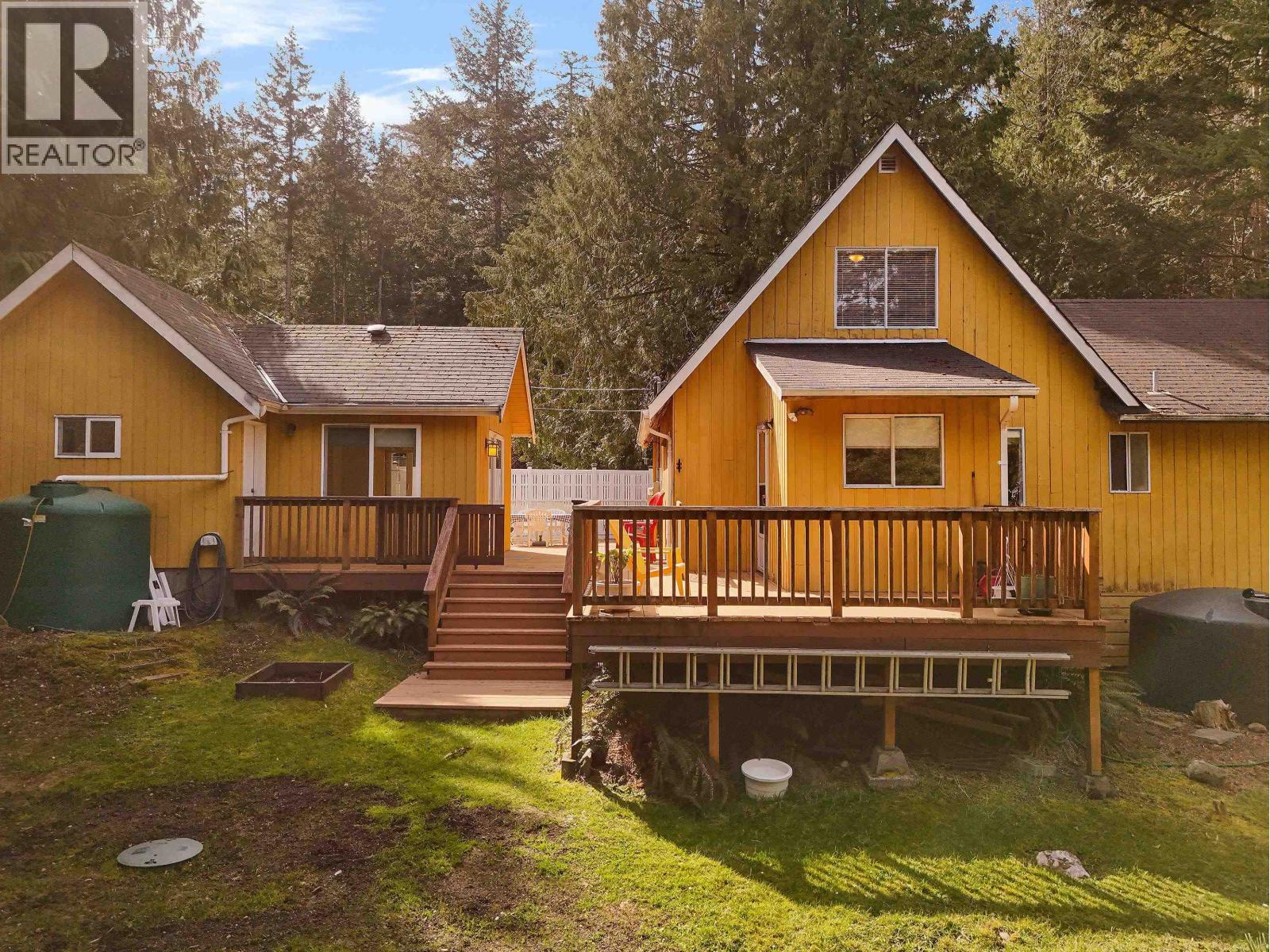 552 CLUB CRESCENT, Mayne Island
