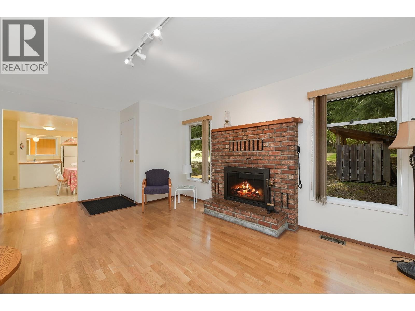 552 CLUB CRESCENT, Mayne Island