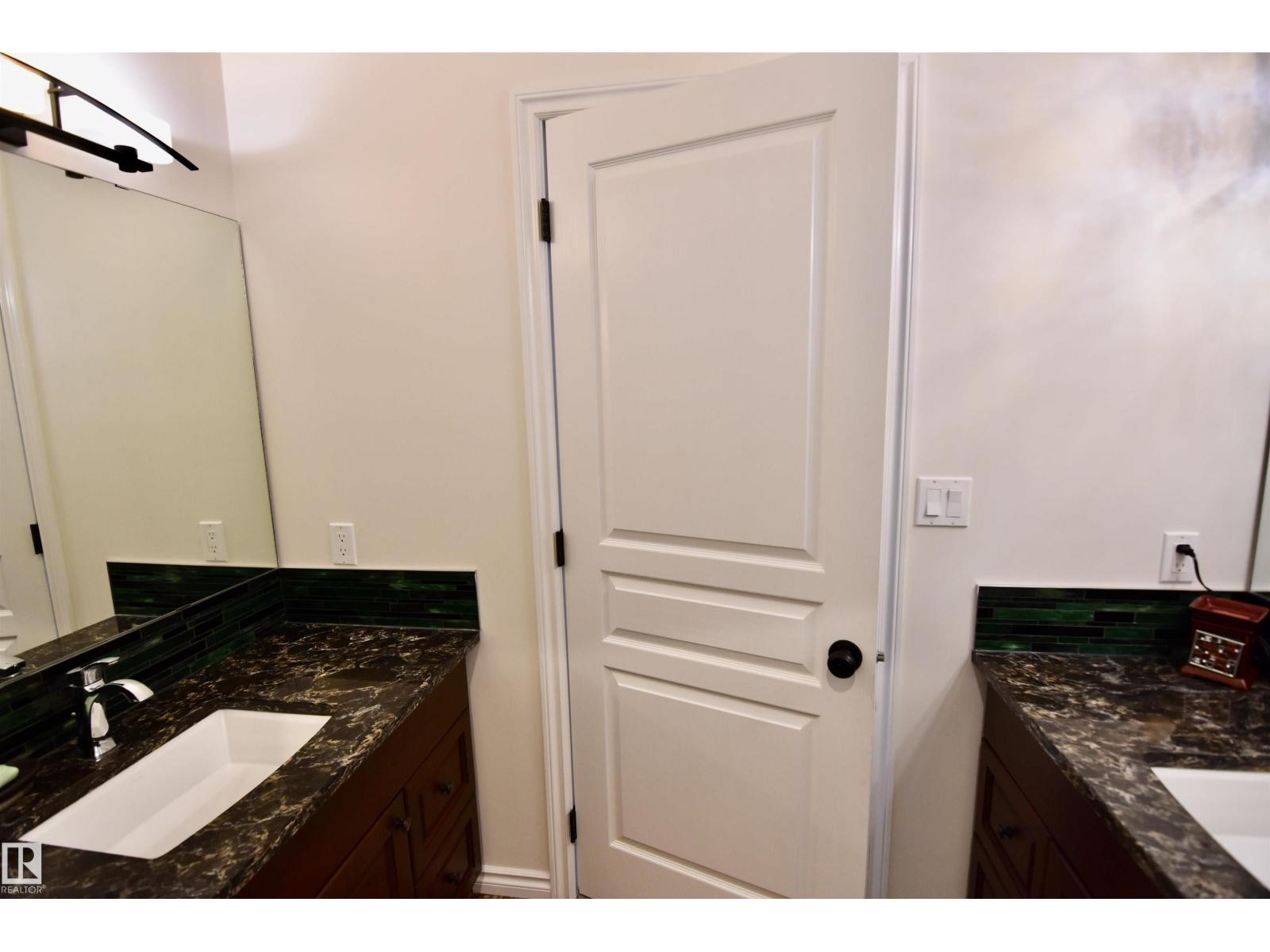 5604 54 AV — photo 36