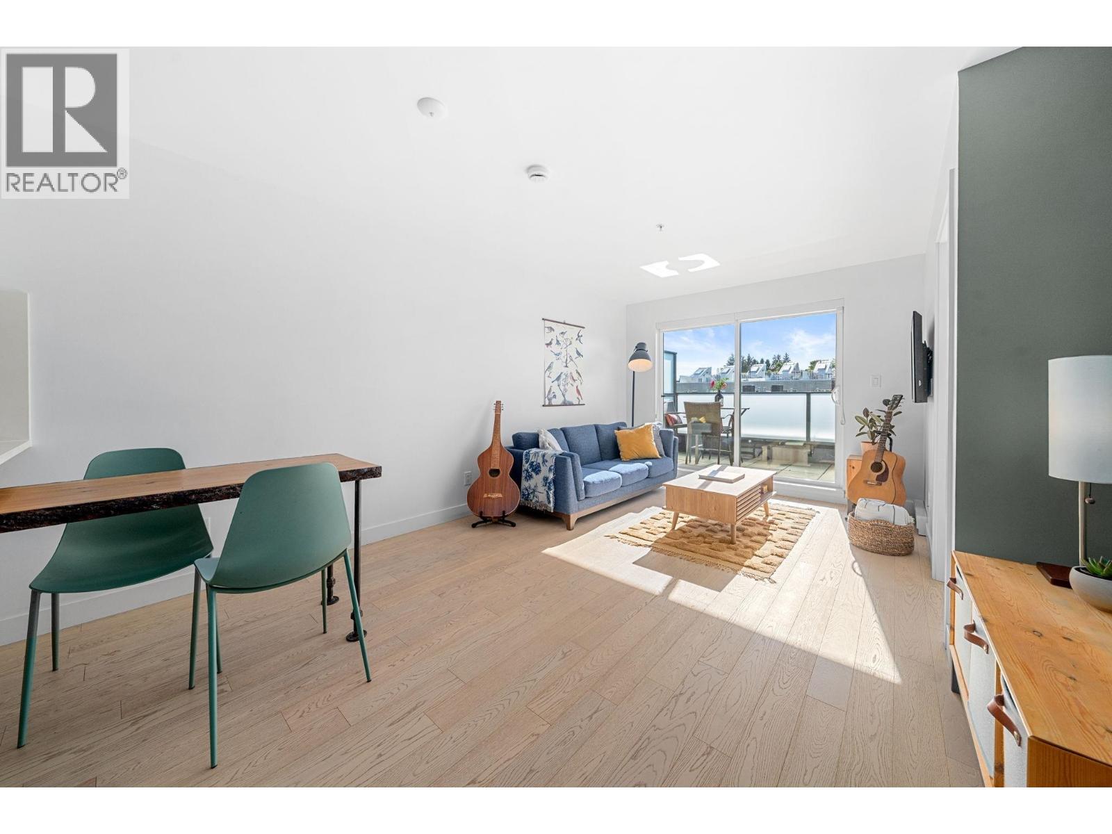 516 3456 COMMERCIAL STREET — photo 3