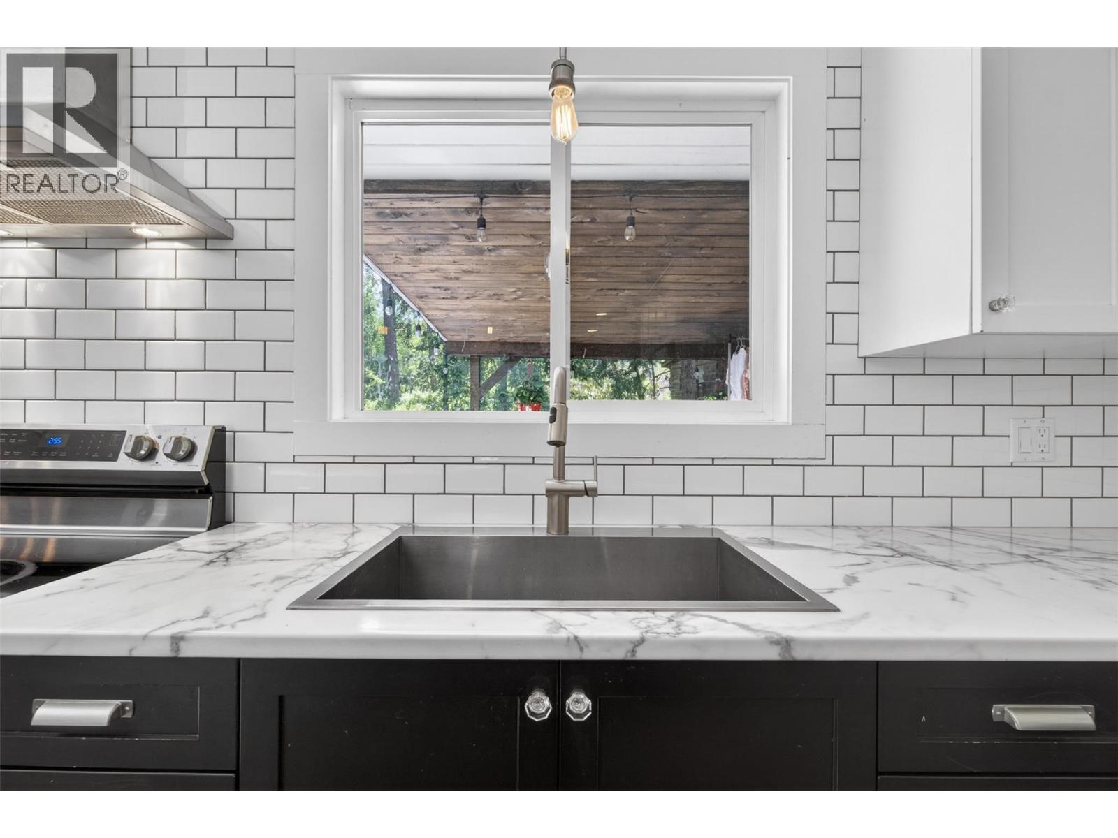  2354 Forest View Place, Blind Bay