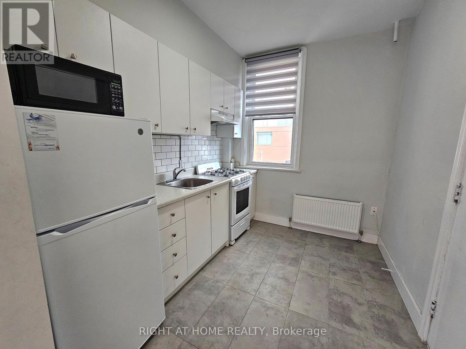 Listing photo of 3 - 437 SPADINA AVENUE