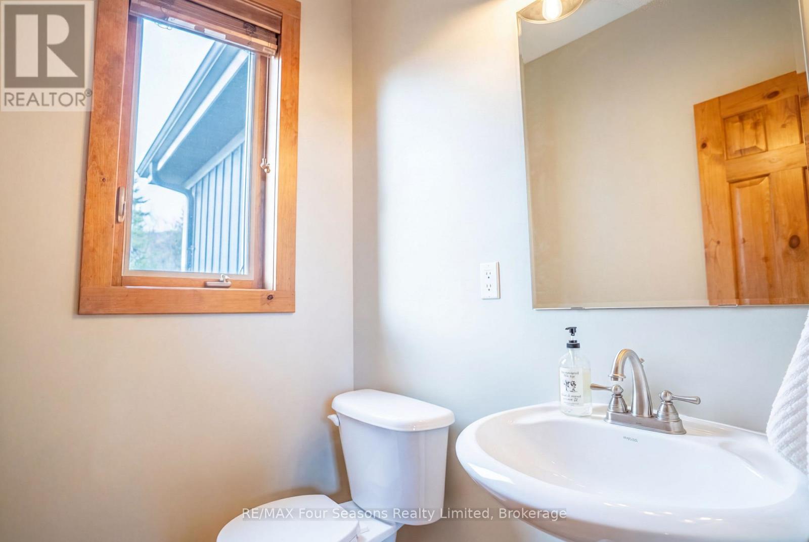 141 VENTURE BOULEVARD - 17