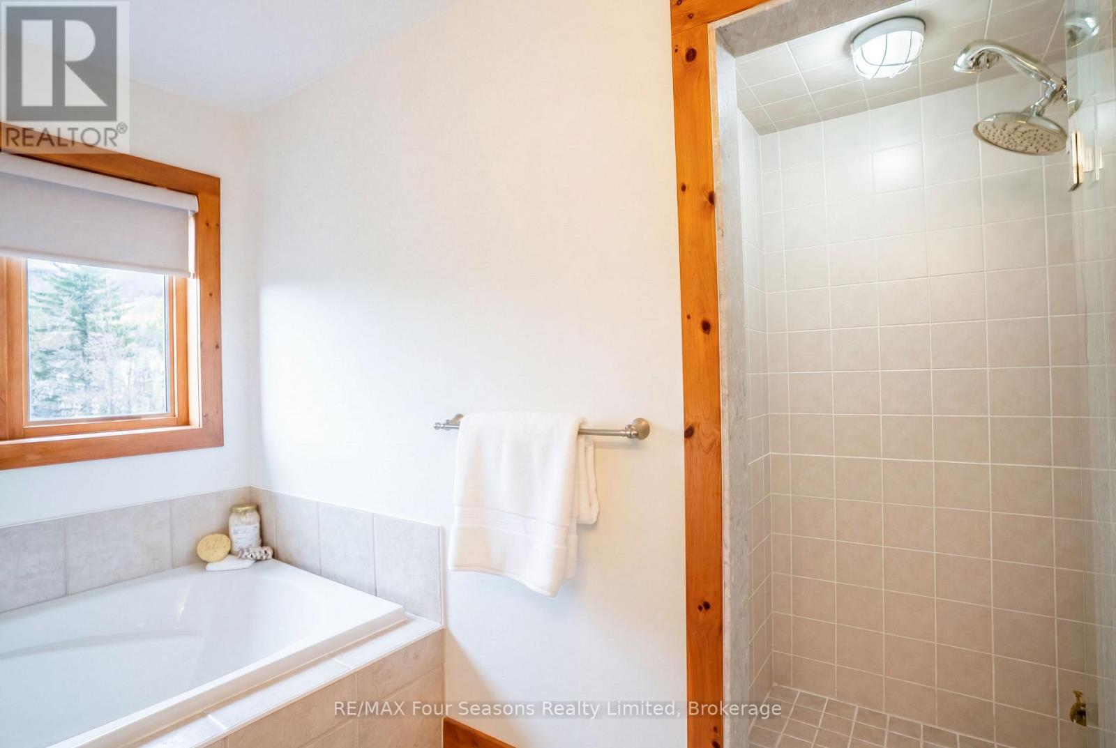 141 VENTURE BOULEVARD - 24