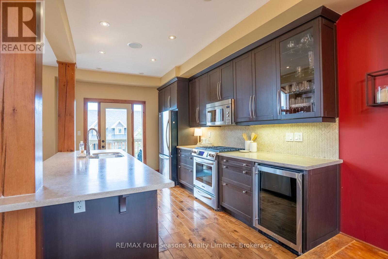141 VENTURE BOULEVARD - 11