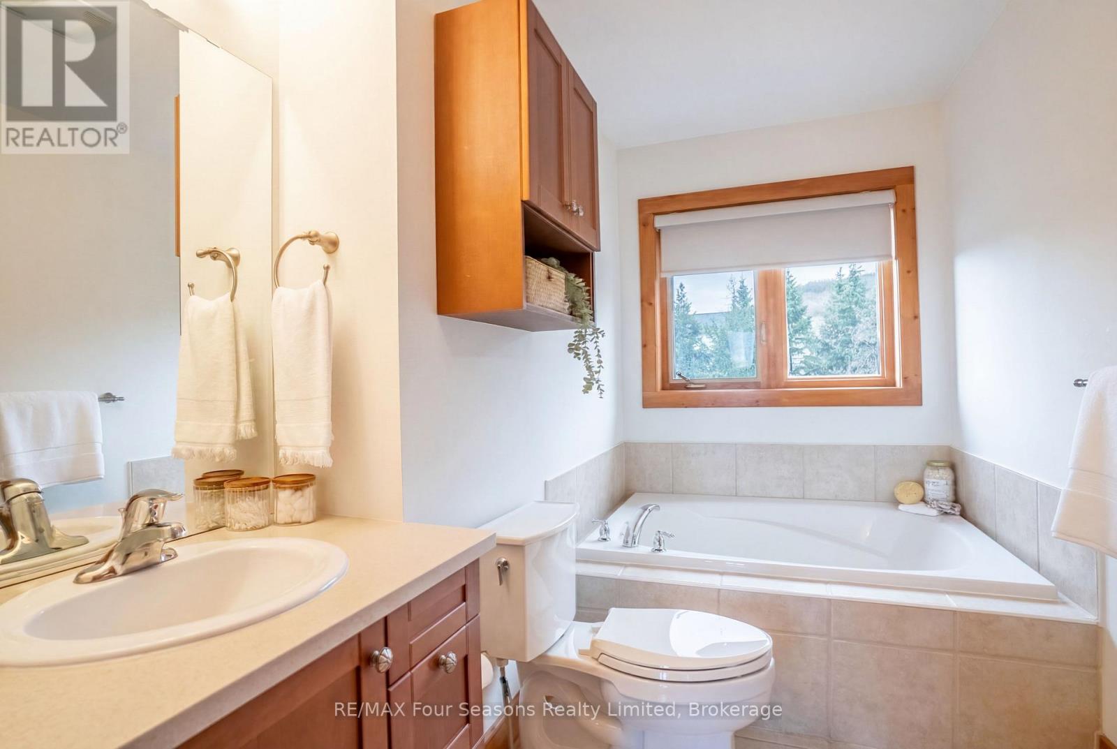 141 VENTURE BOULEVARD - 23