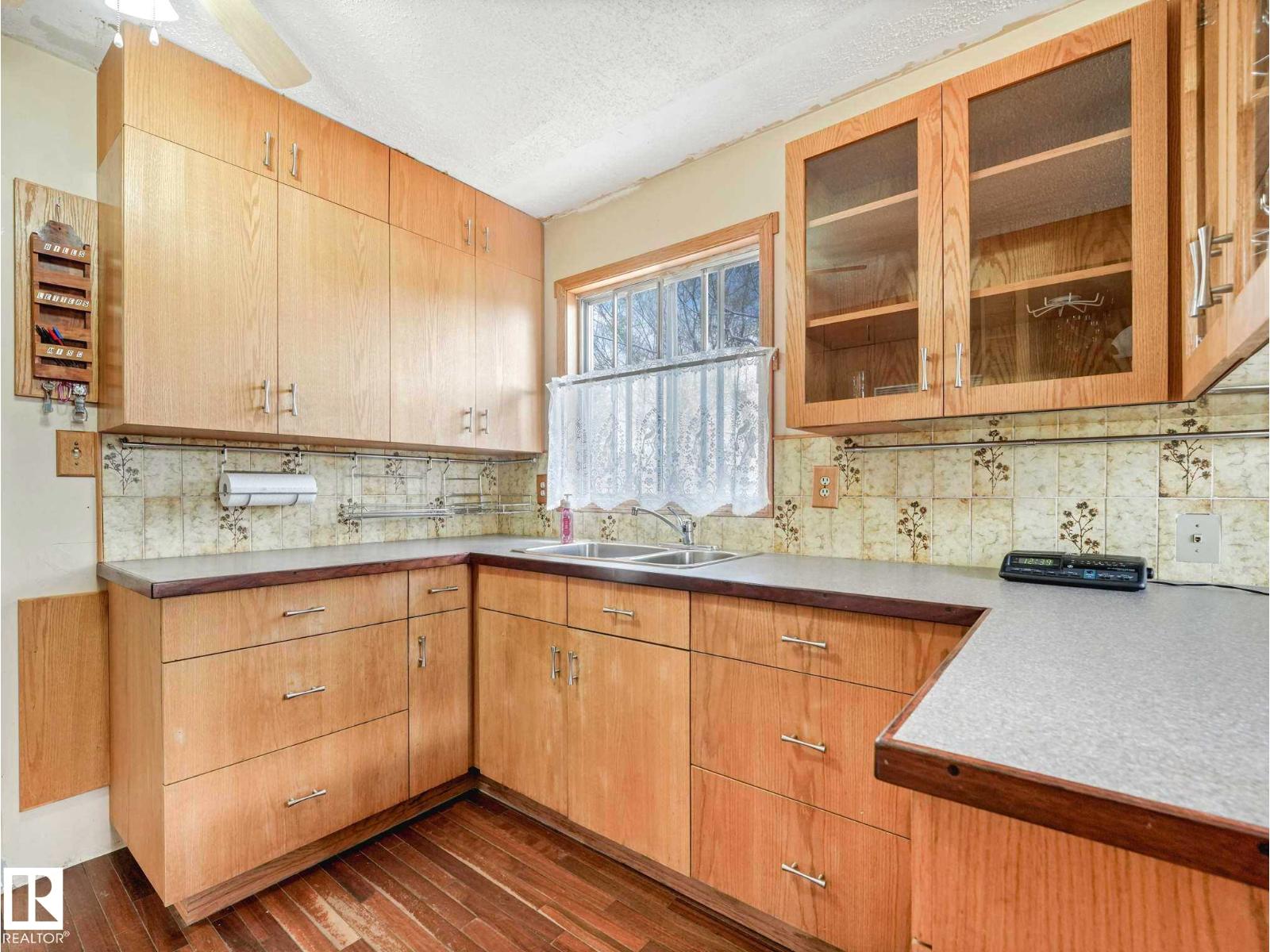 34 CAMELOT AV — photo 19