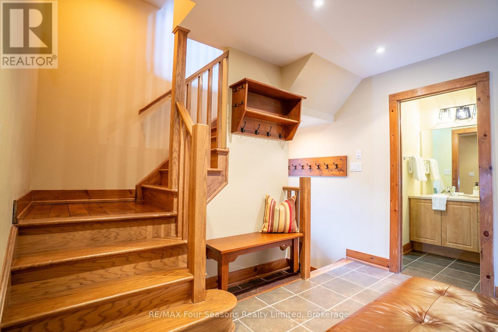 141 VENTURE BOULEVARD - 25