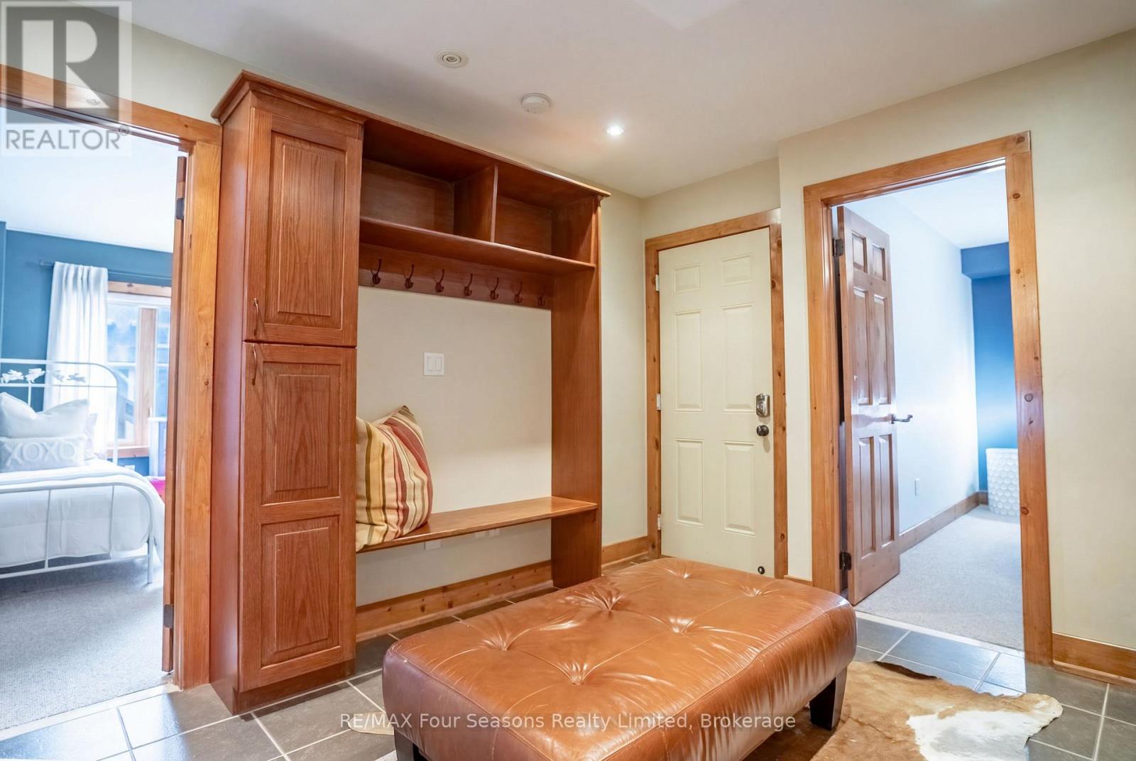 141 VENTURE BOULEVARD - 26