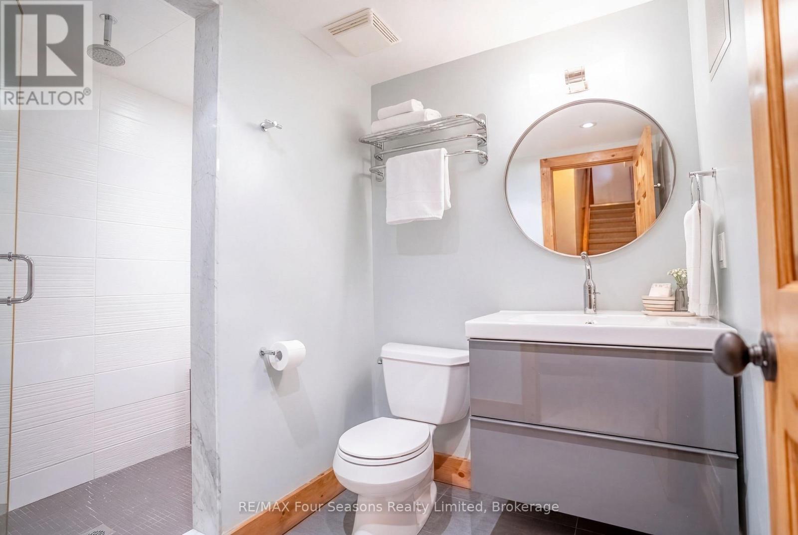 141 VENTURE BOULEVARD - 33