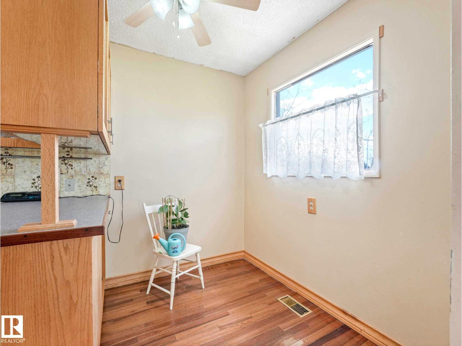34 CAMELOT AV — photo 17