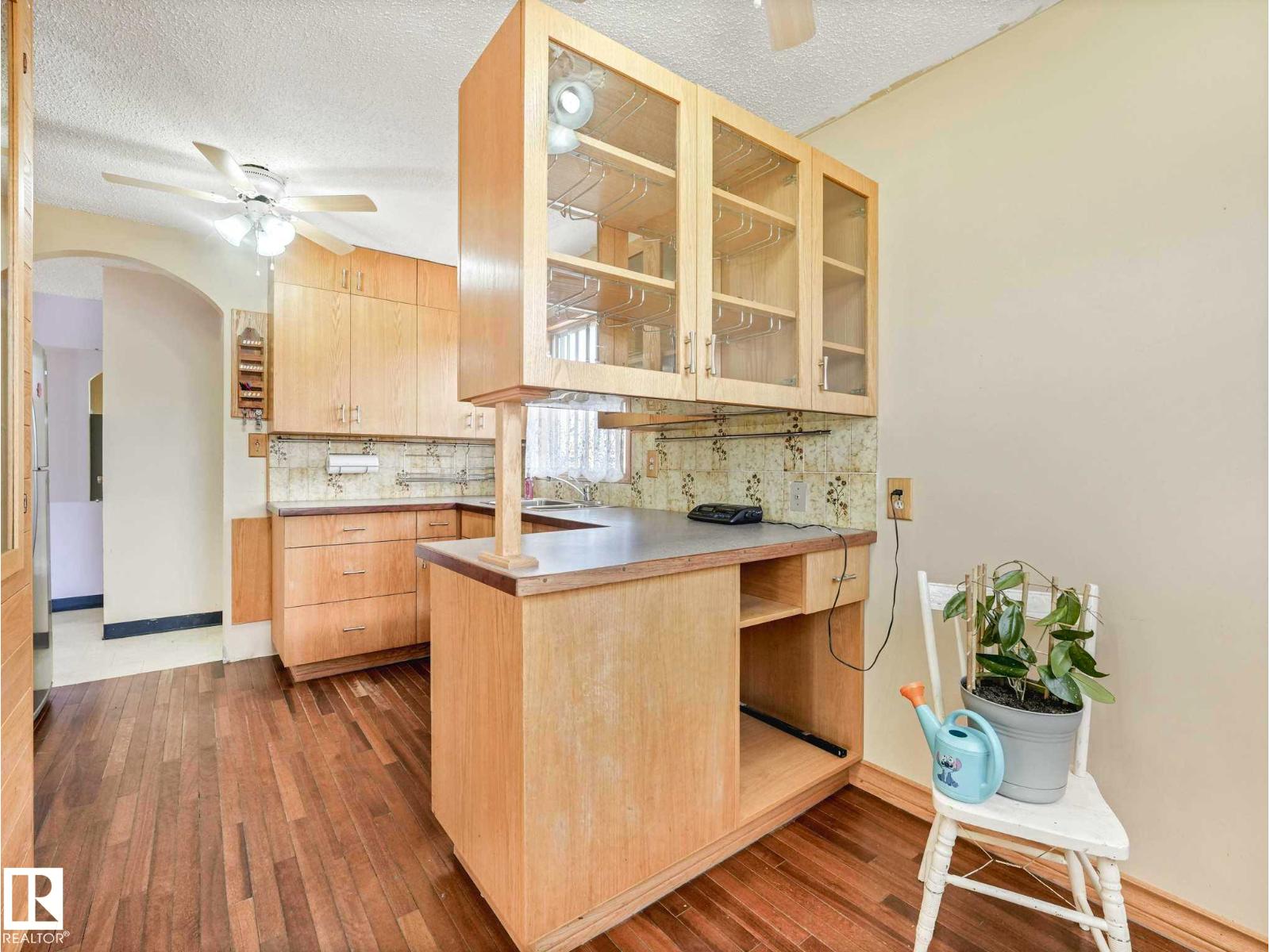 34 CAMELOT AV — photo 18