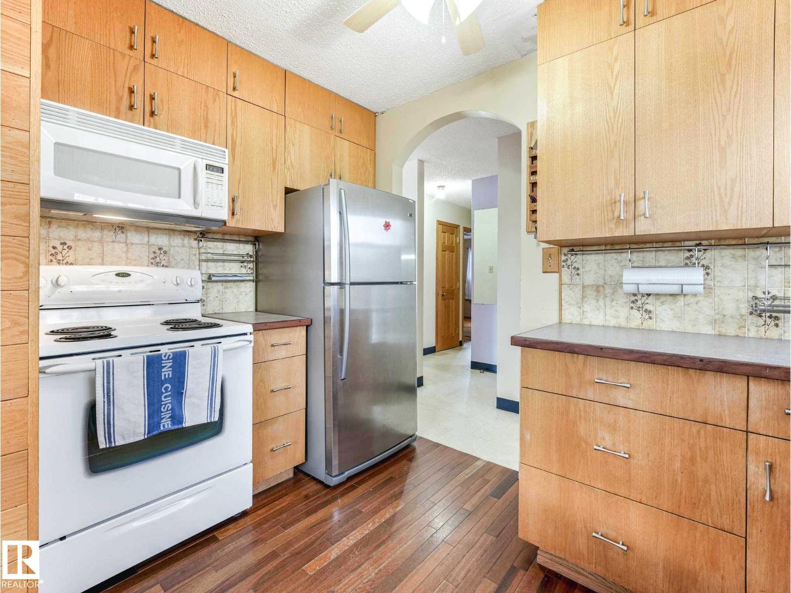 34 CAMELOT AV — photo 22