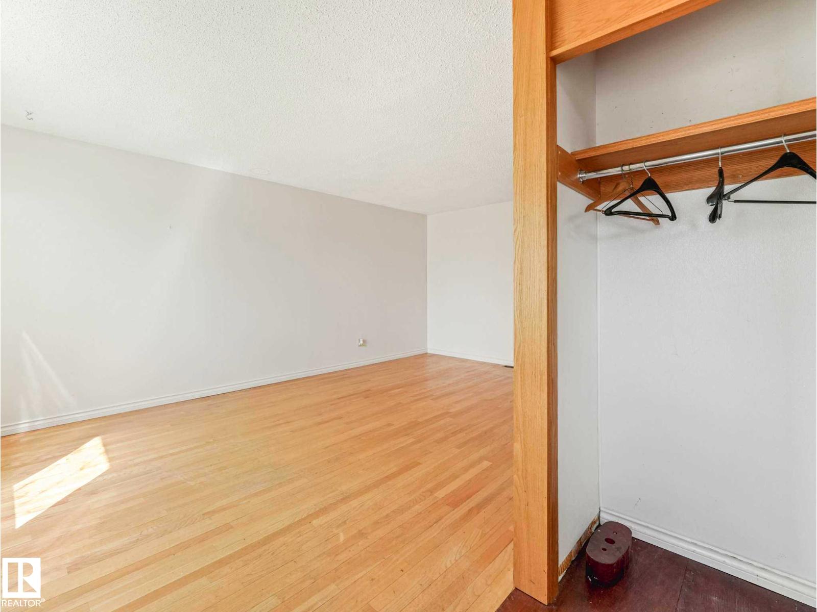 34 CAMELOT AV