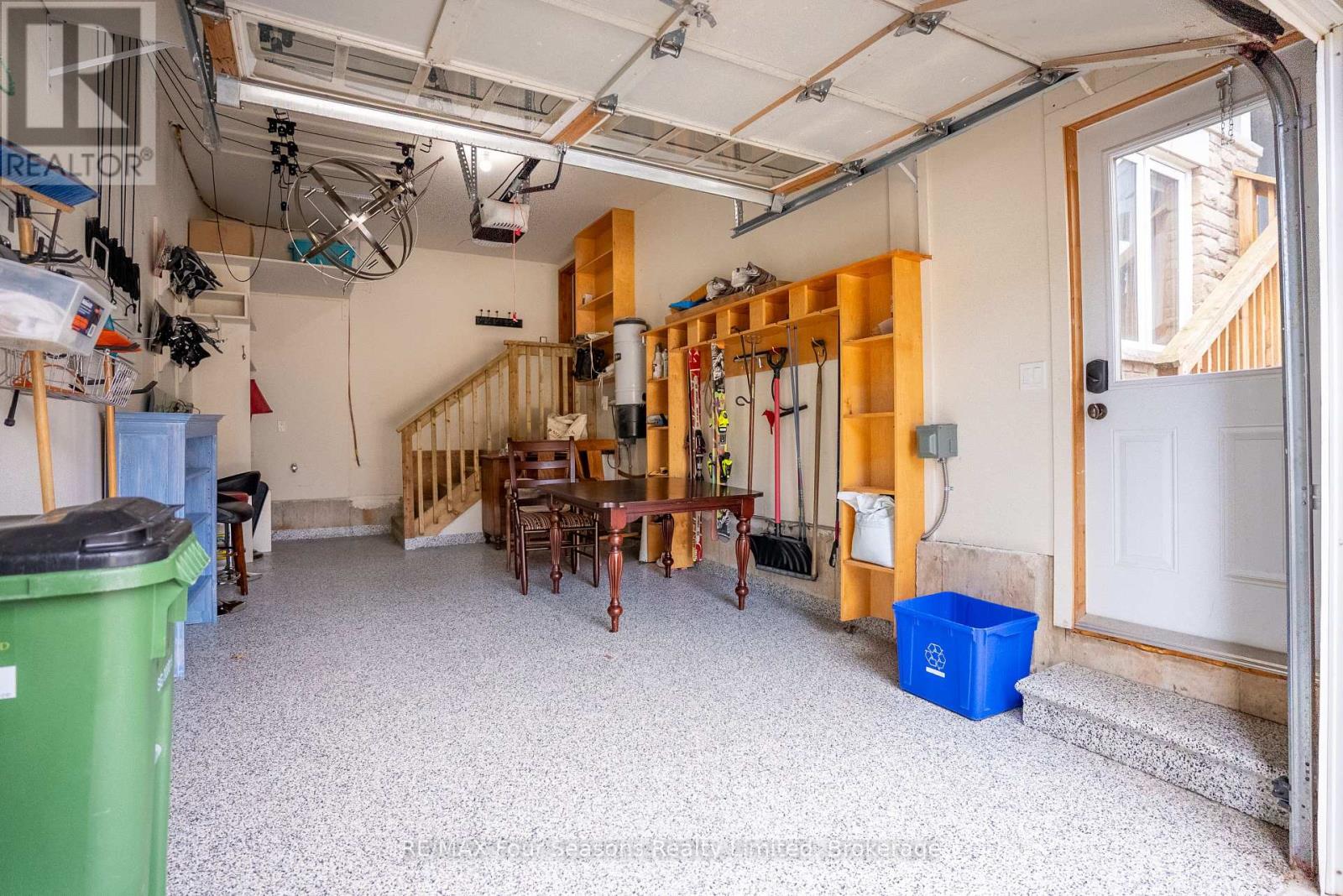 141 VENTURE BOULEVARD - 38