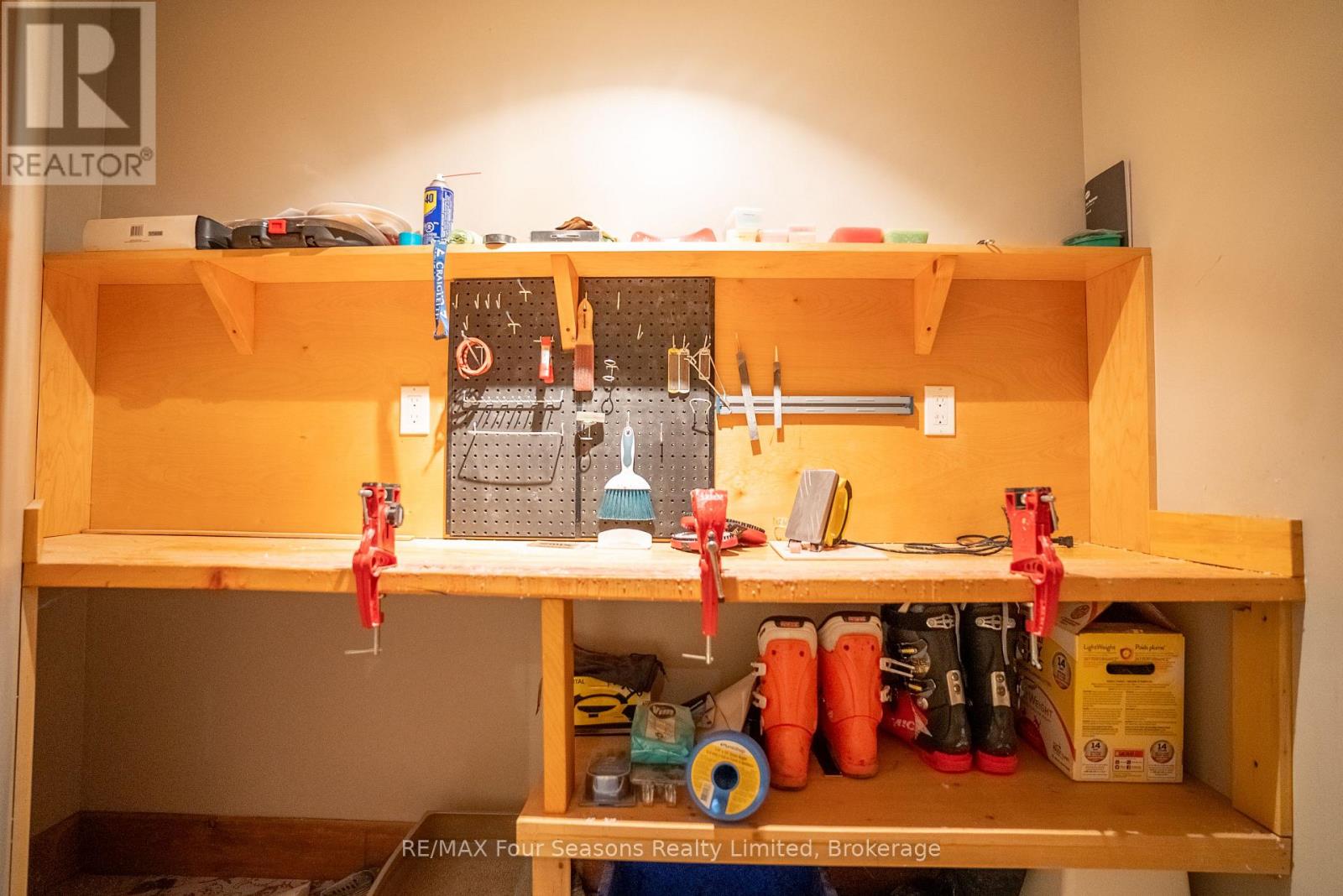 141 VENTURE BOULEVARD - 37