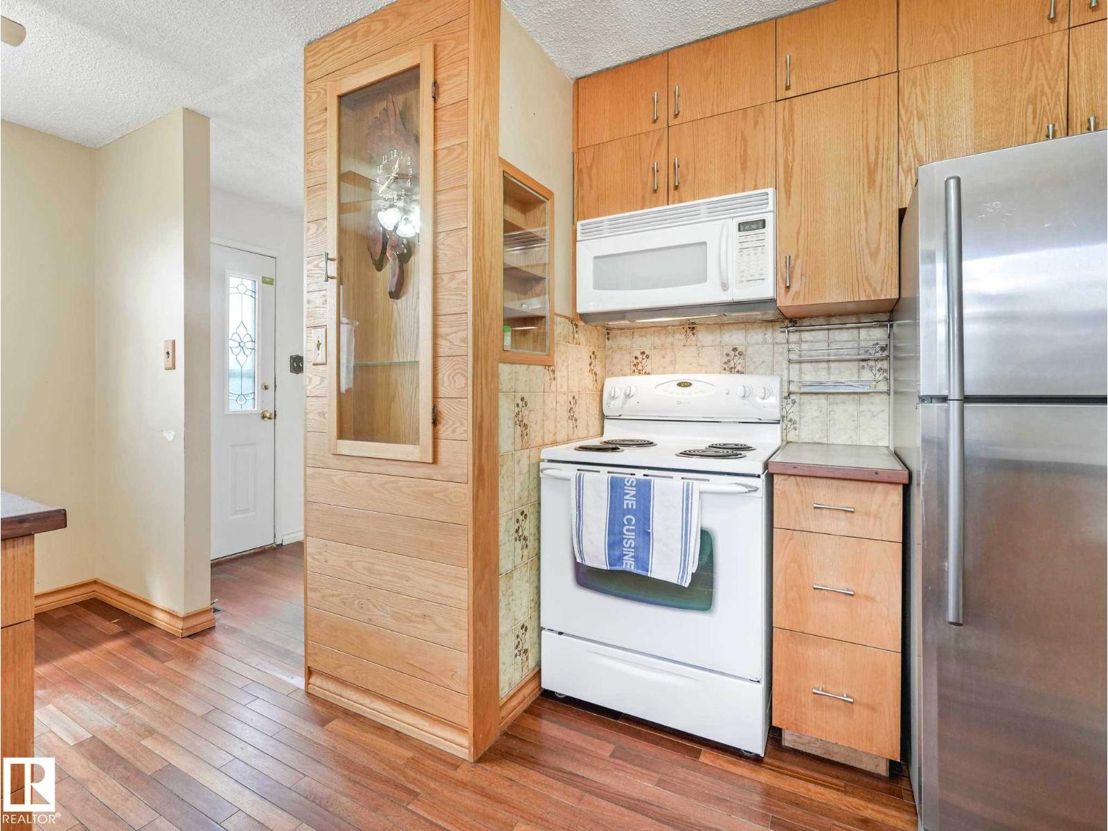 34 CAMELOT AV — photo 21