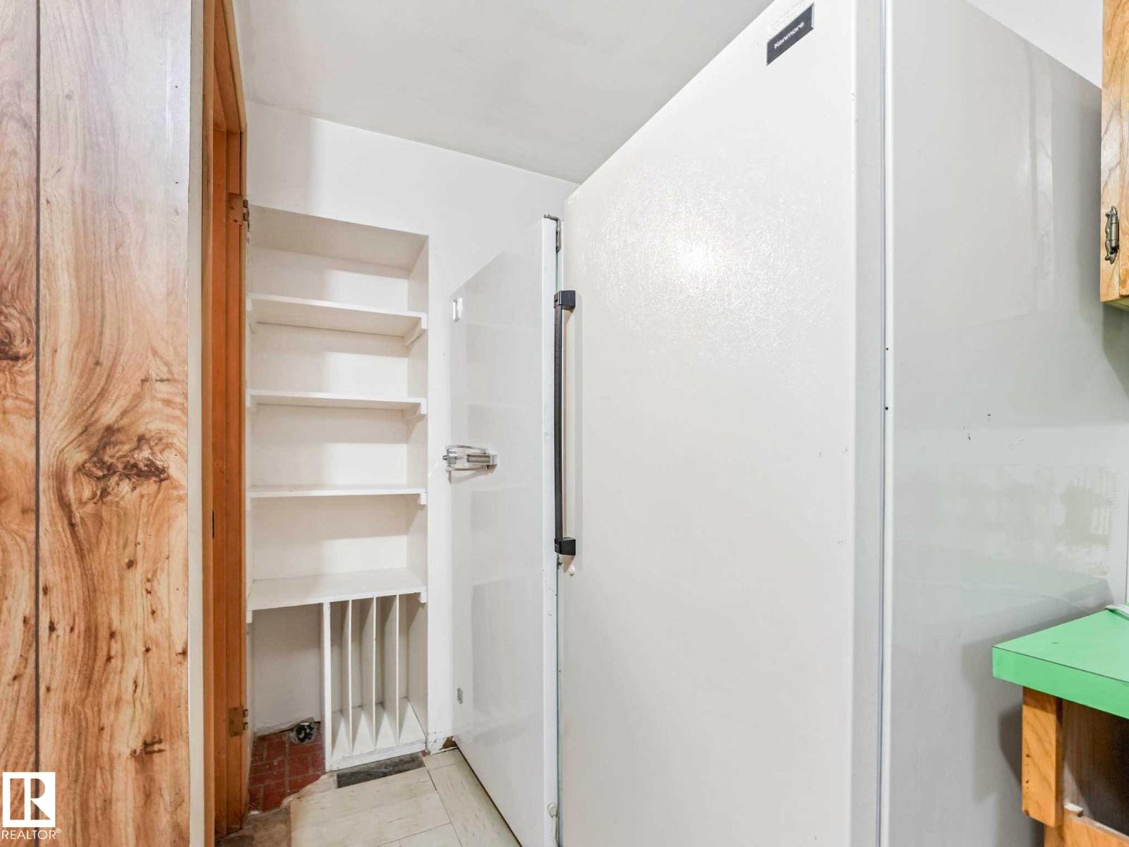 34 CAMELOT AV — photo 50