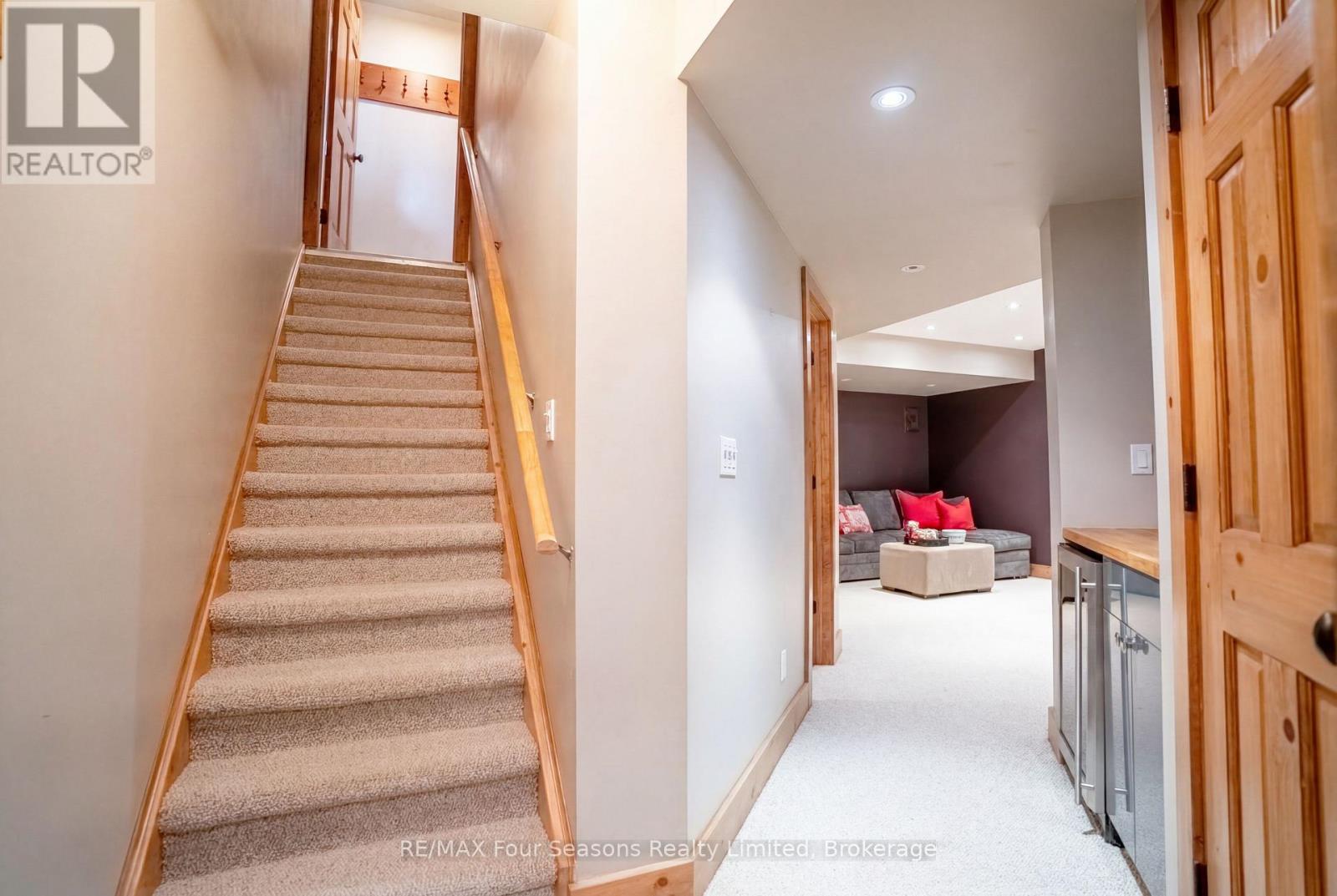 141 VENTURE BOULEVARD - 32